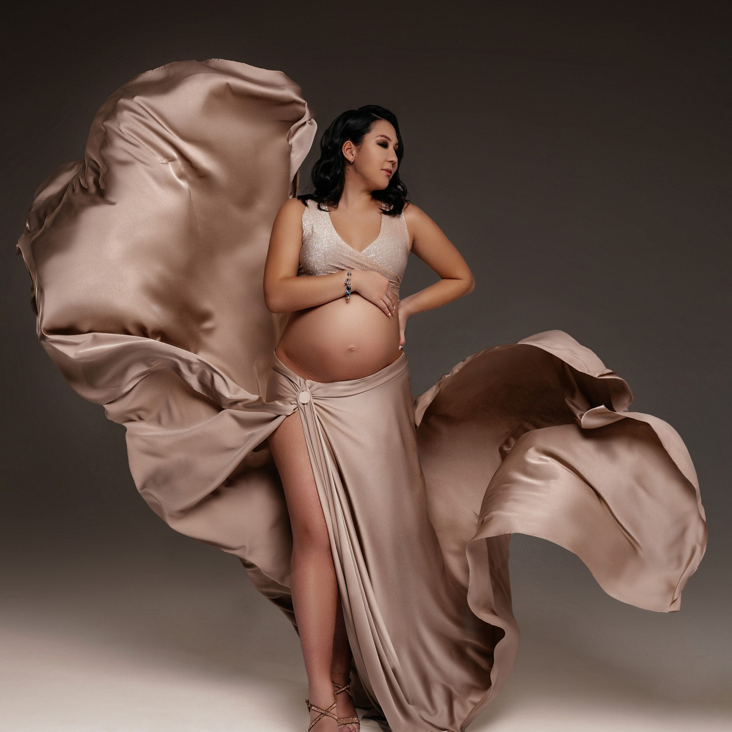 Фотосессия беременной с макияжем и одеждой СПб