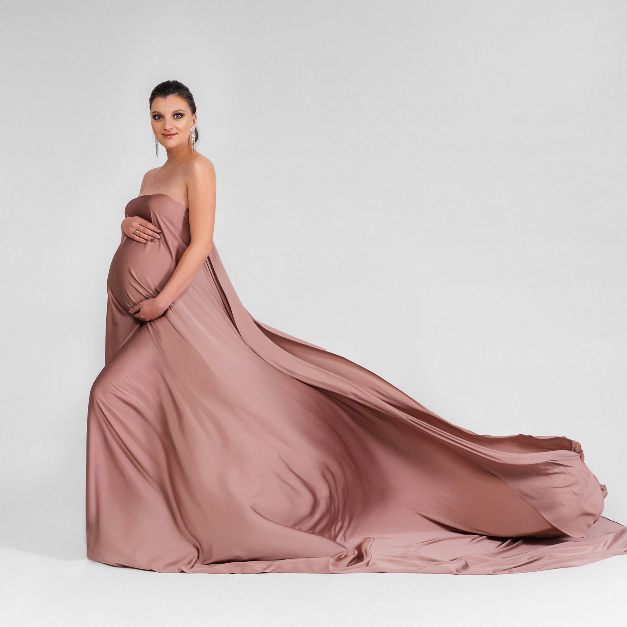 Фотосессия беременной в студии всё включено