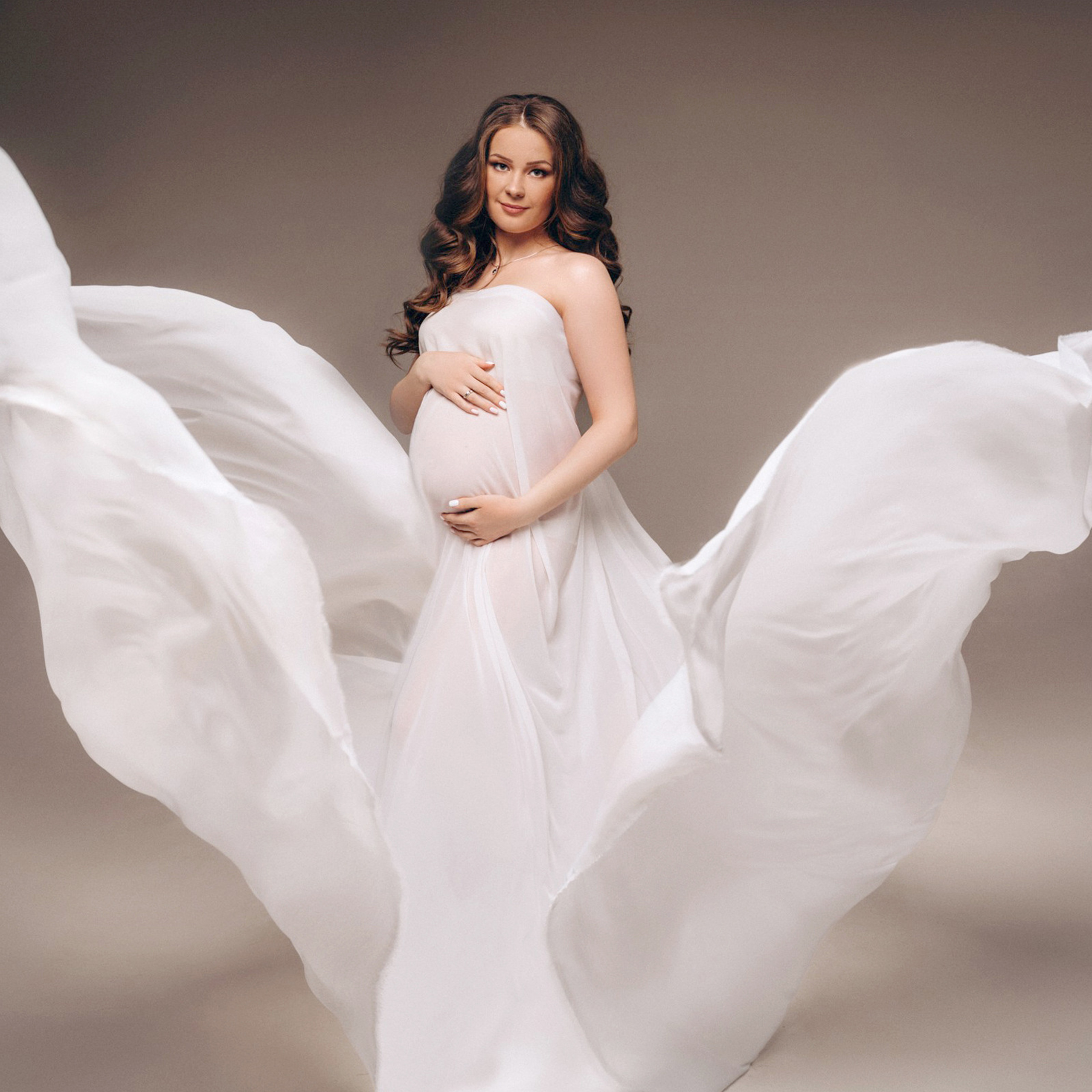 Фотосессия беременной в ткани