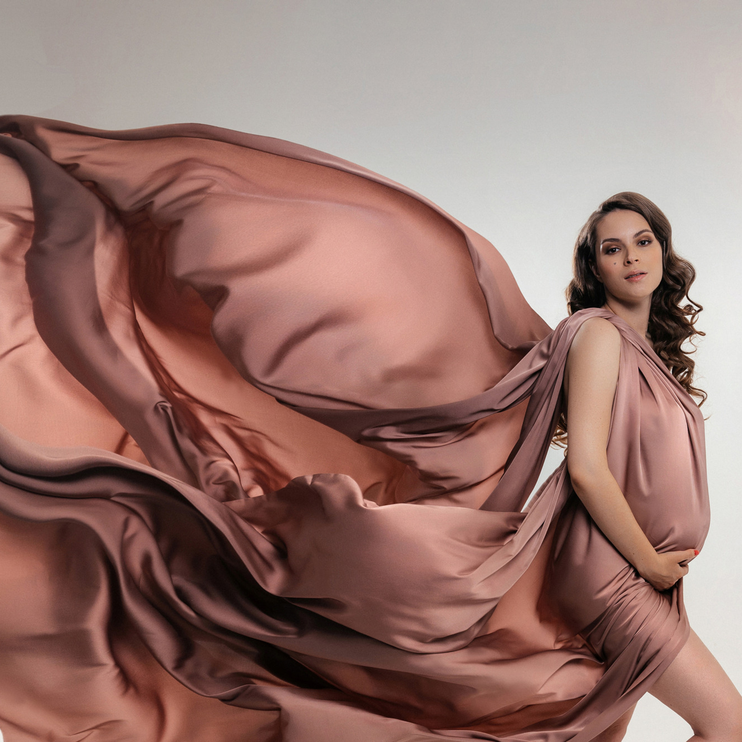 Фотосессия беременной в ткани