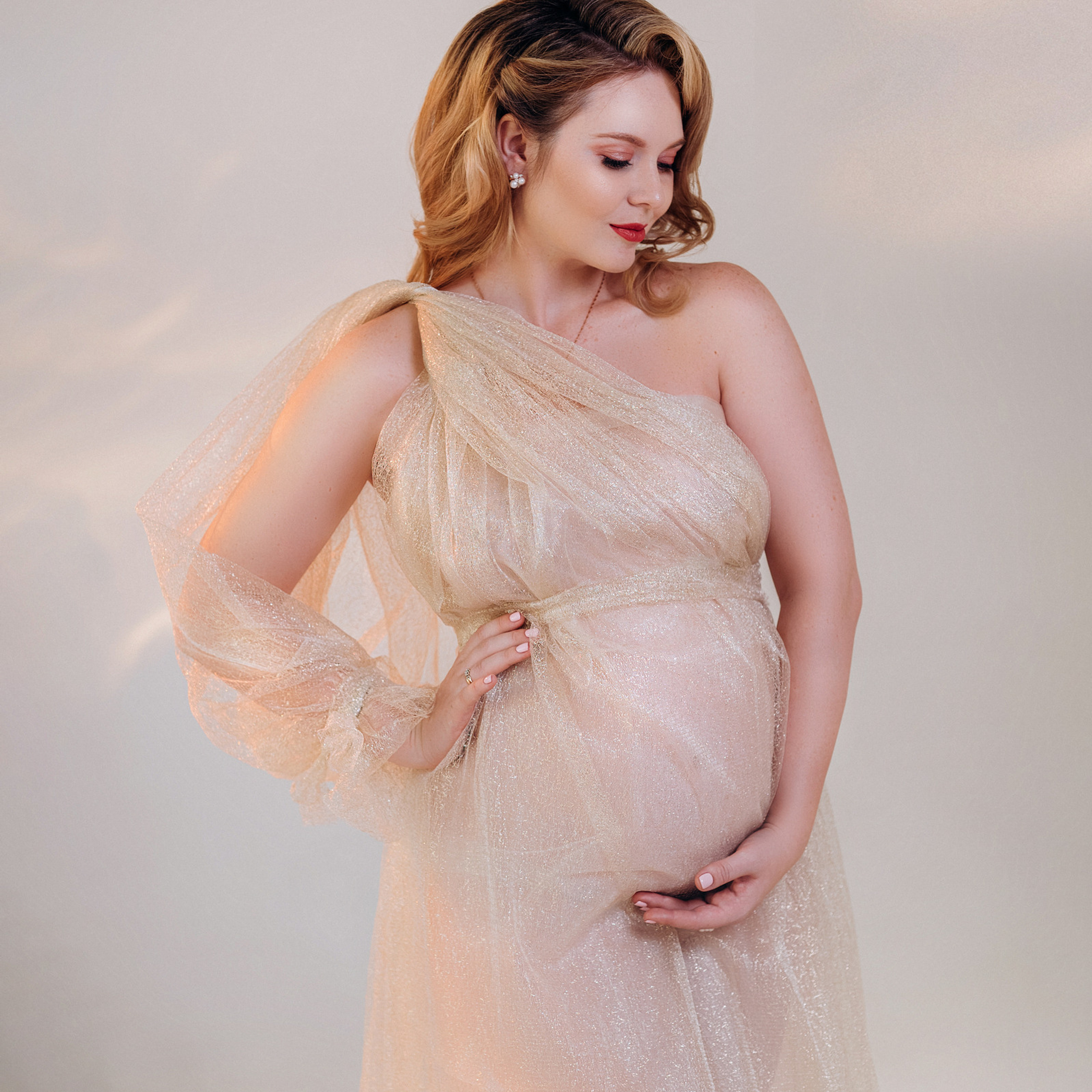 Фотосессия беременной в студии