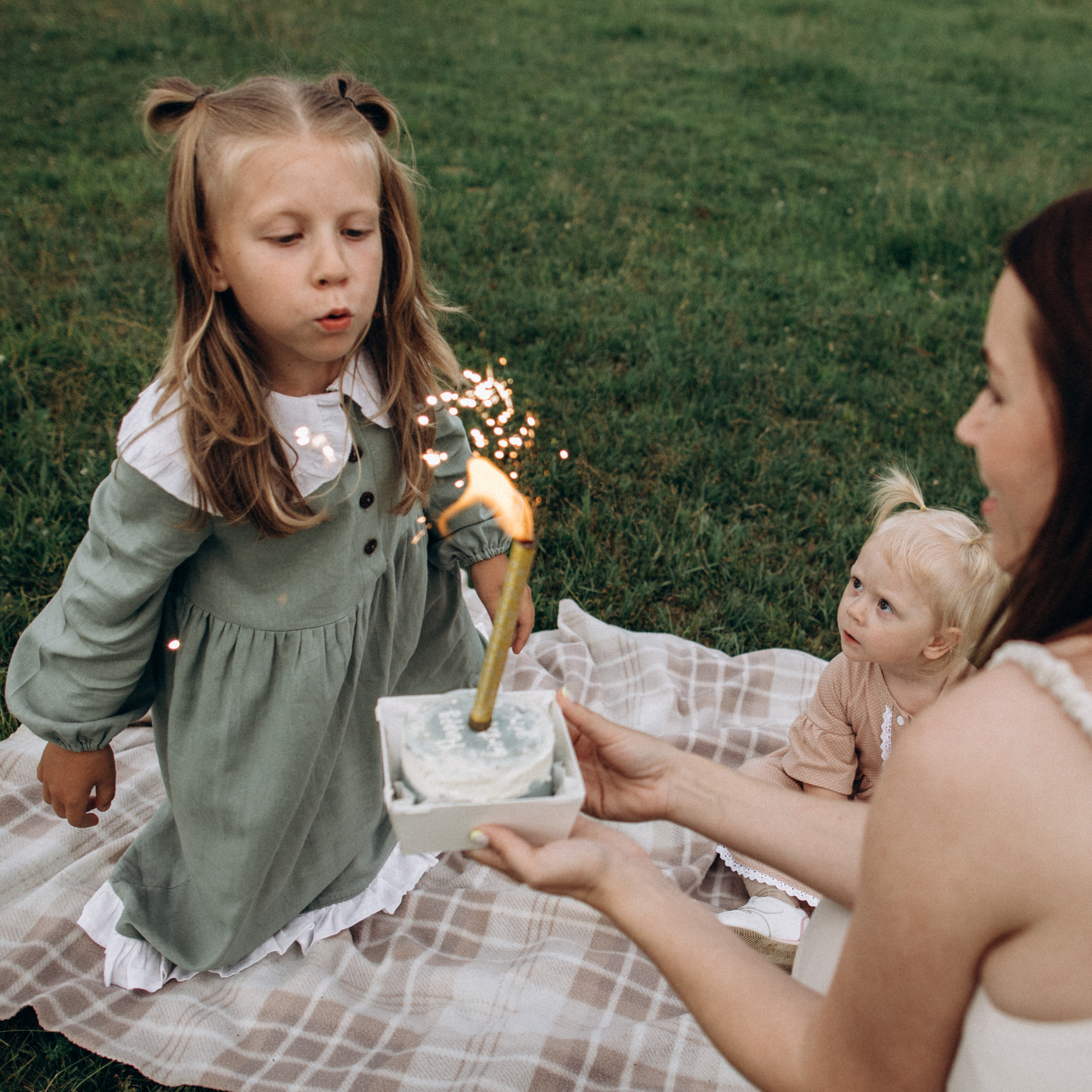 Амелия и Есения