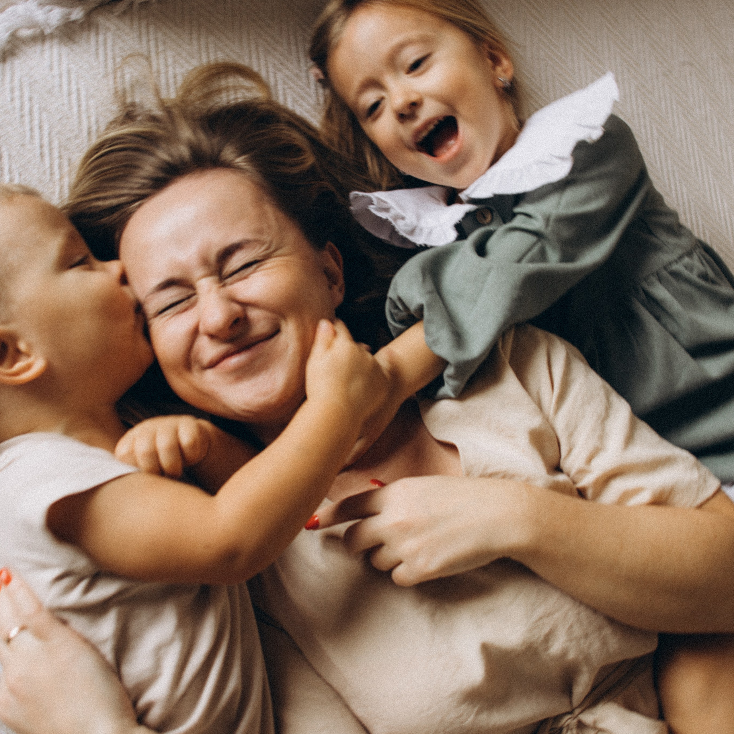 Предвкушение нового года пробуждает в каждом ребенка