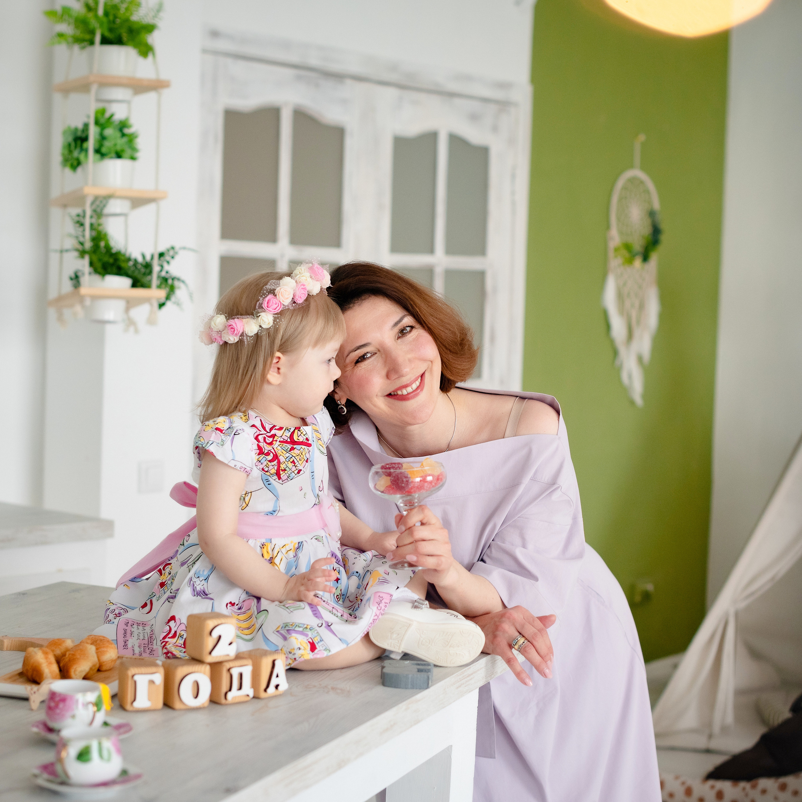 Викуля с крёстной в фотостудии Лайм