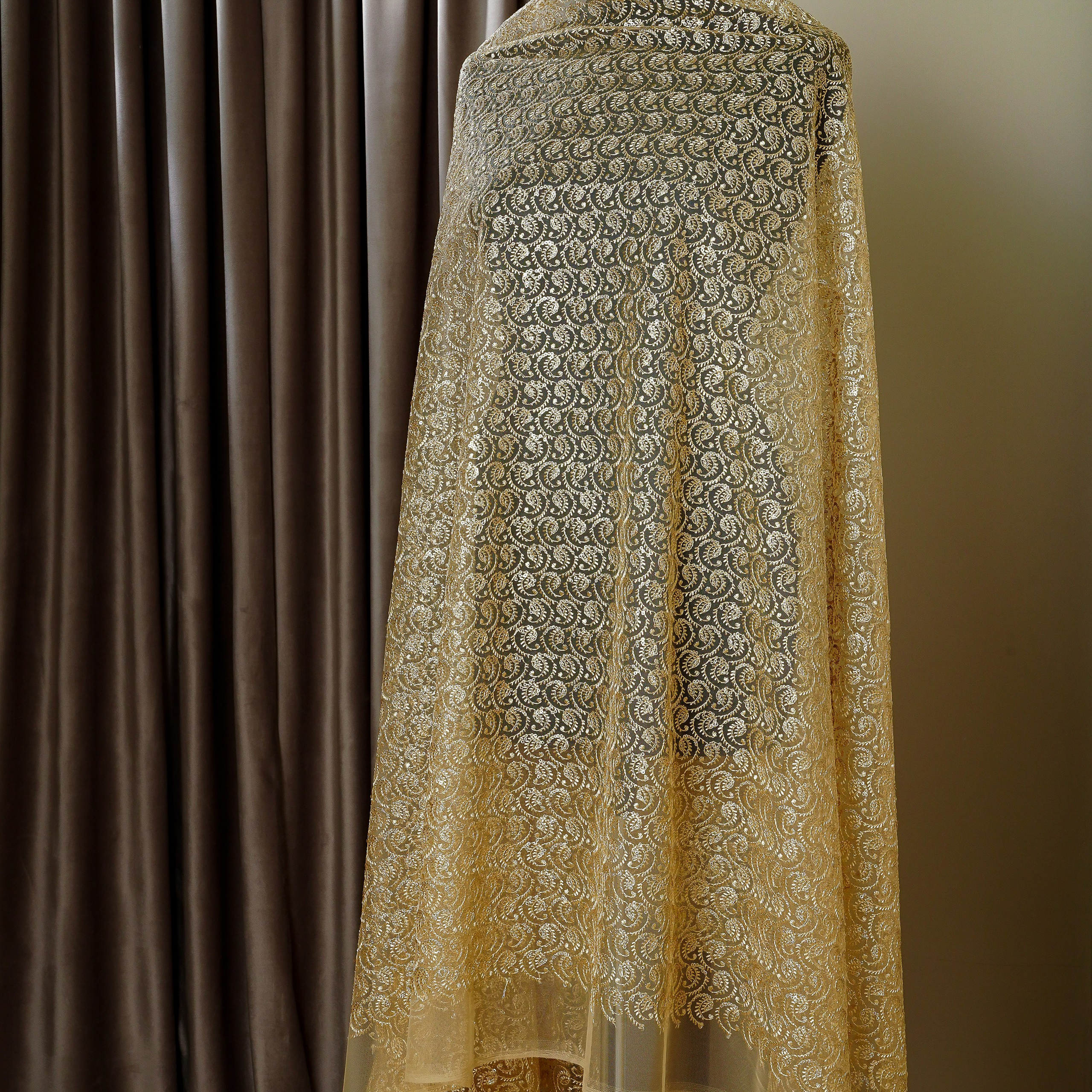 ZIAD NAKAD - LEBANON - И35 - СЕТКА -ШИРИНА 1,20 - ЗОЛОТО - 8,6  