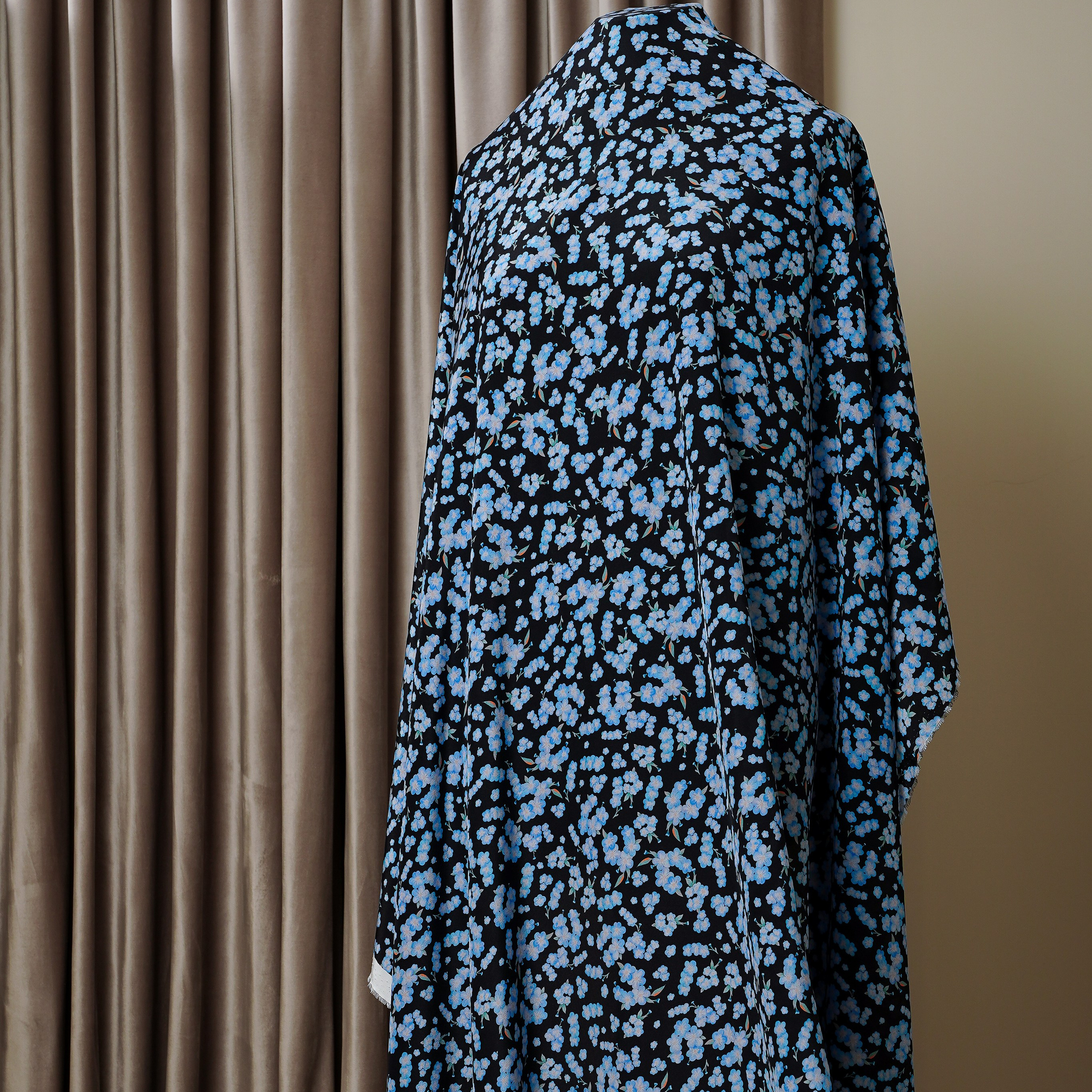 LIBERTY - КРЕПДЕШИН - МТИ392 - ШИРИНА 1,40 - ЧЕРНЫЙ - SOLD OUT