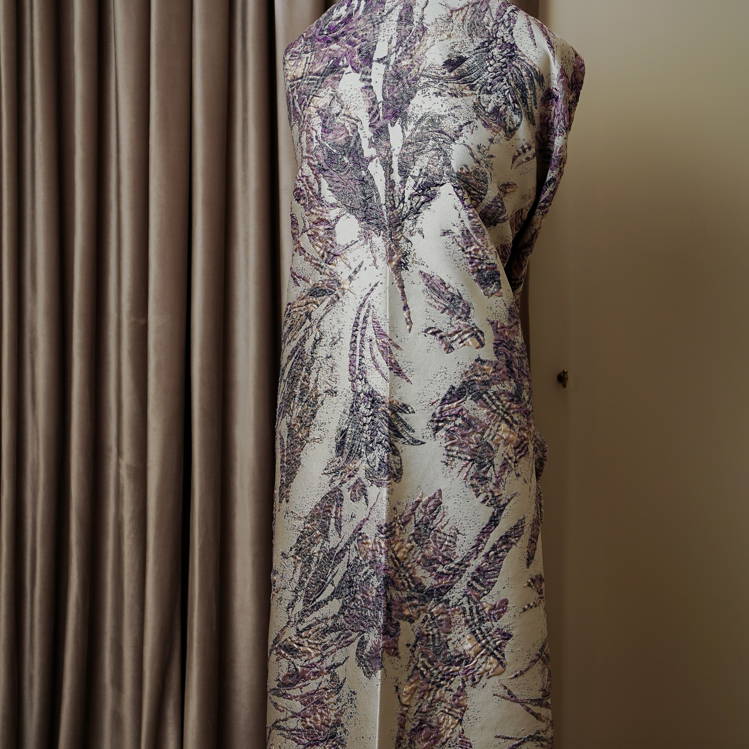 ЖАККАРД - МТА341 - ШИРИНА 1,40 - БЕЖ/ФИОЛ - 2,30 - 14000