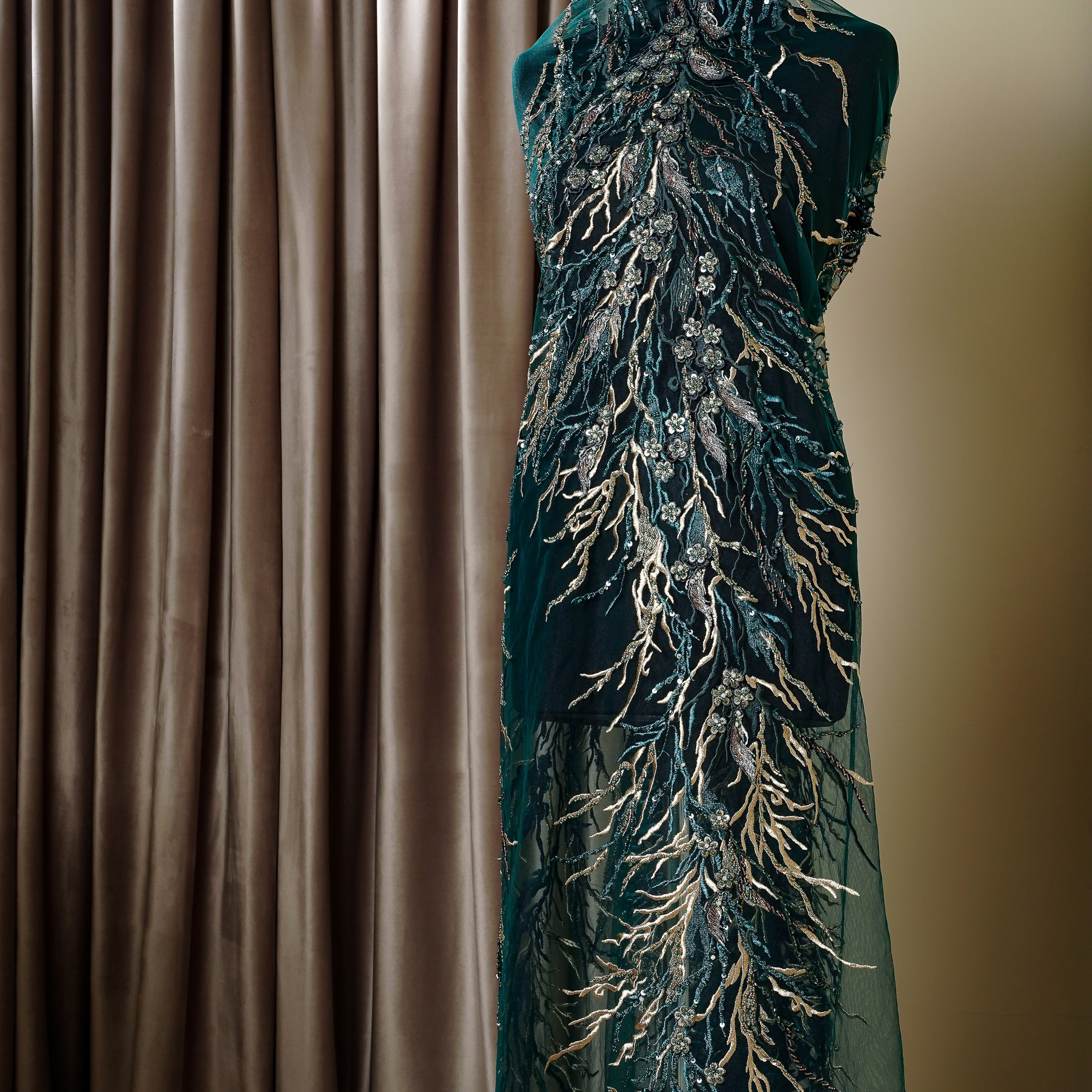 ELIE SAAB - LEBANON - Т60 - ШИРИНА 1,40 - ИЗУМРУД - 2,10 ; В 0,40 ; В 0,35