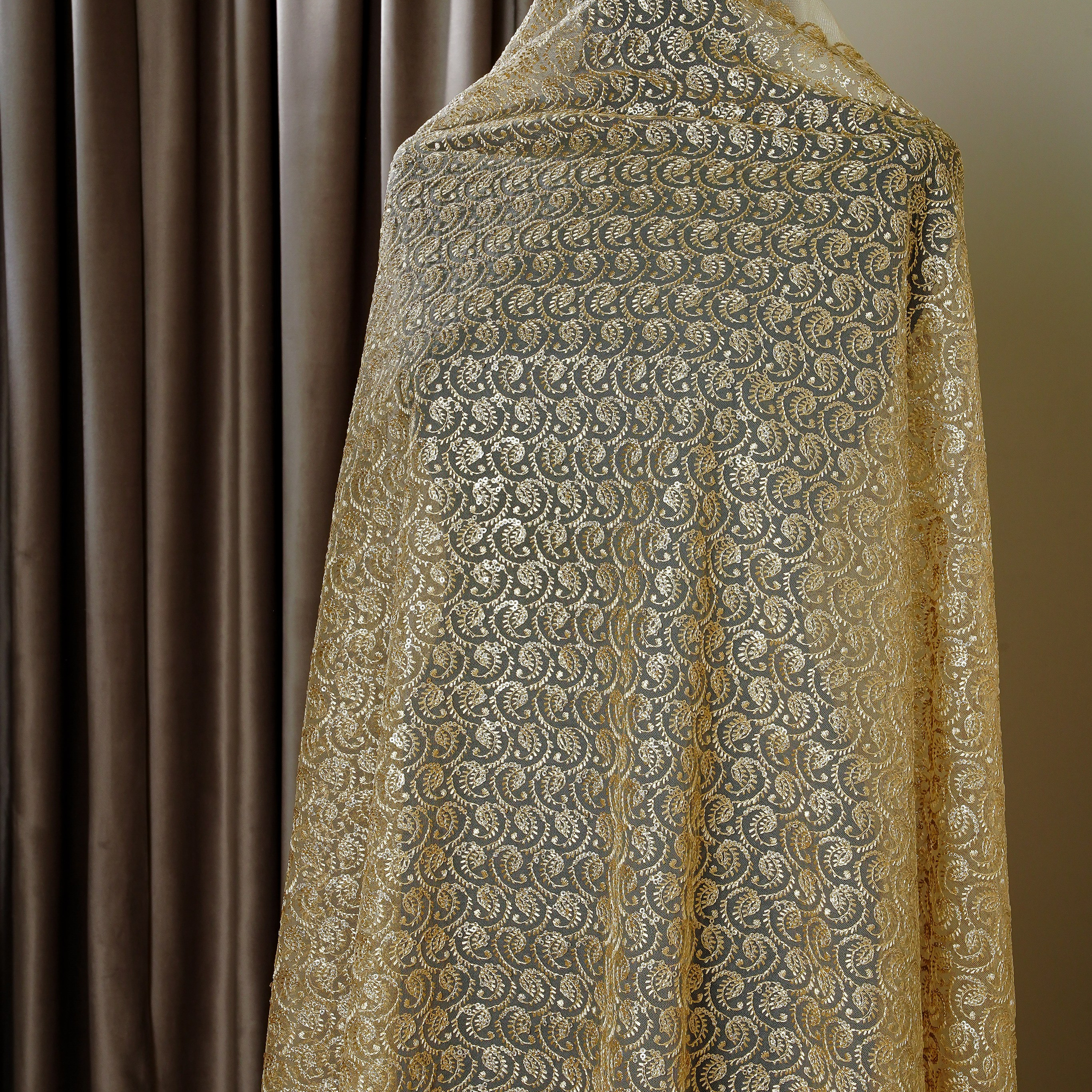 ZIAD NAKAD - LEBANON - И35 - СЕТКА -ШИРИНА 1,20 - ЗОЛОТО - 8,6  - 25000