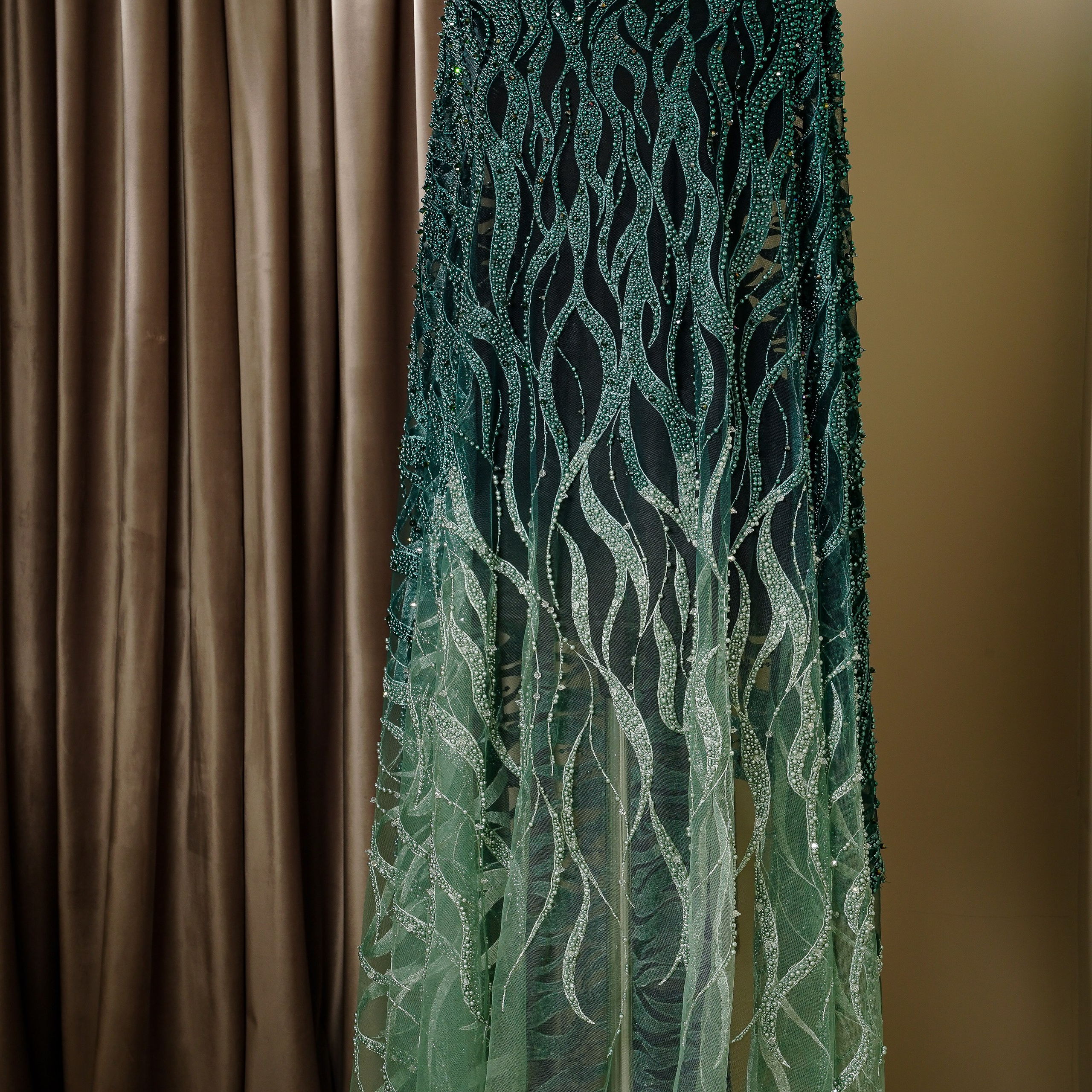 ELIE SAAB - LEBANON - Т61 - ШИРИНА 1,35 - 1,40 - ОМБРЕ - 2,35