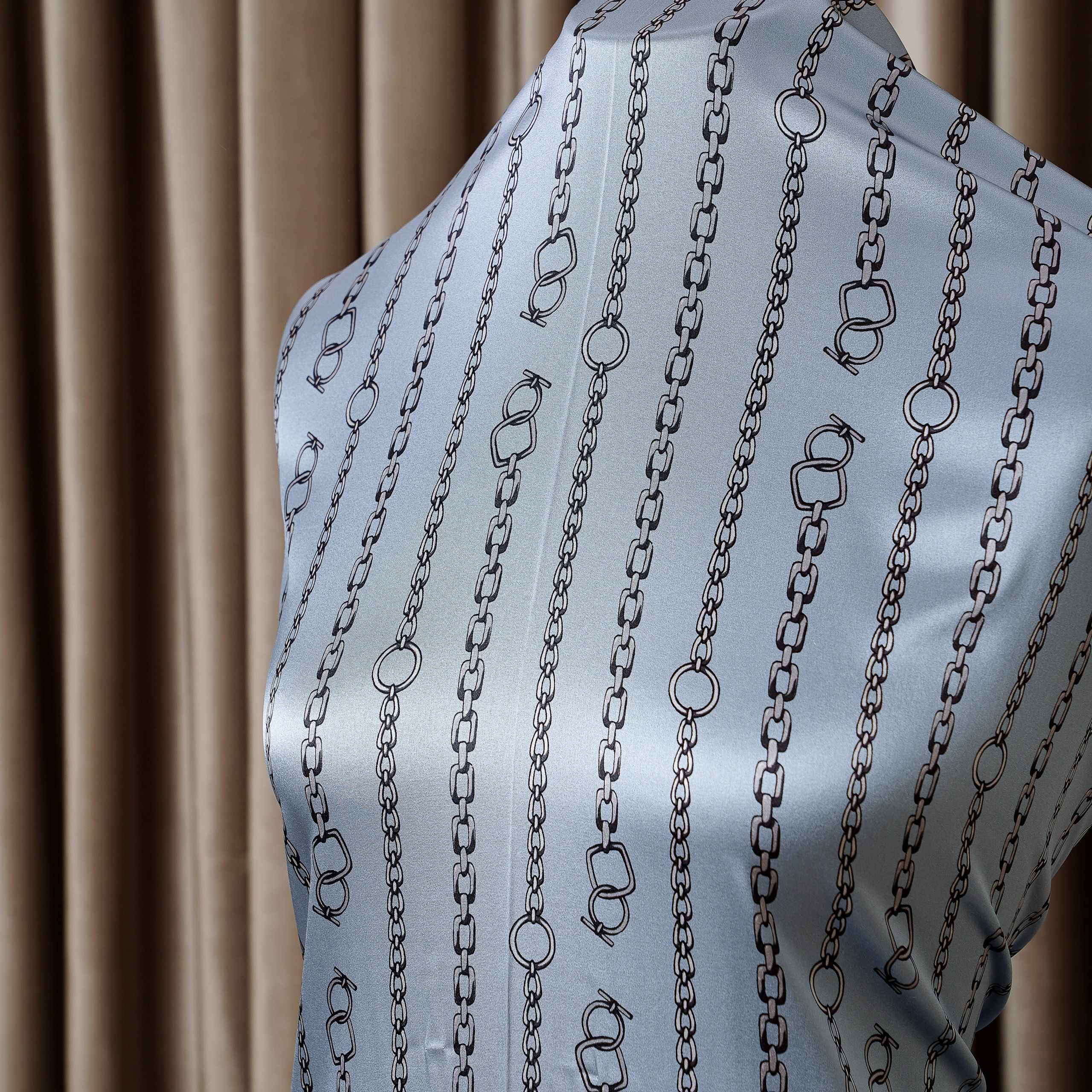 ШЕЛК - МТ330 - ШИРИНА - 1,40 - ГОЛУБОЙ С ЦЕПЯМИ - 2,6 - 10000