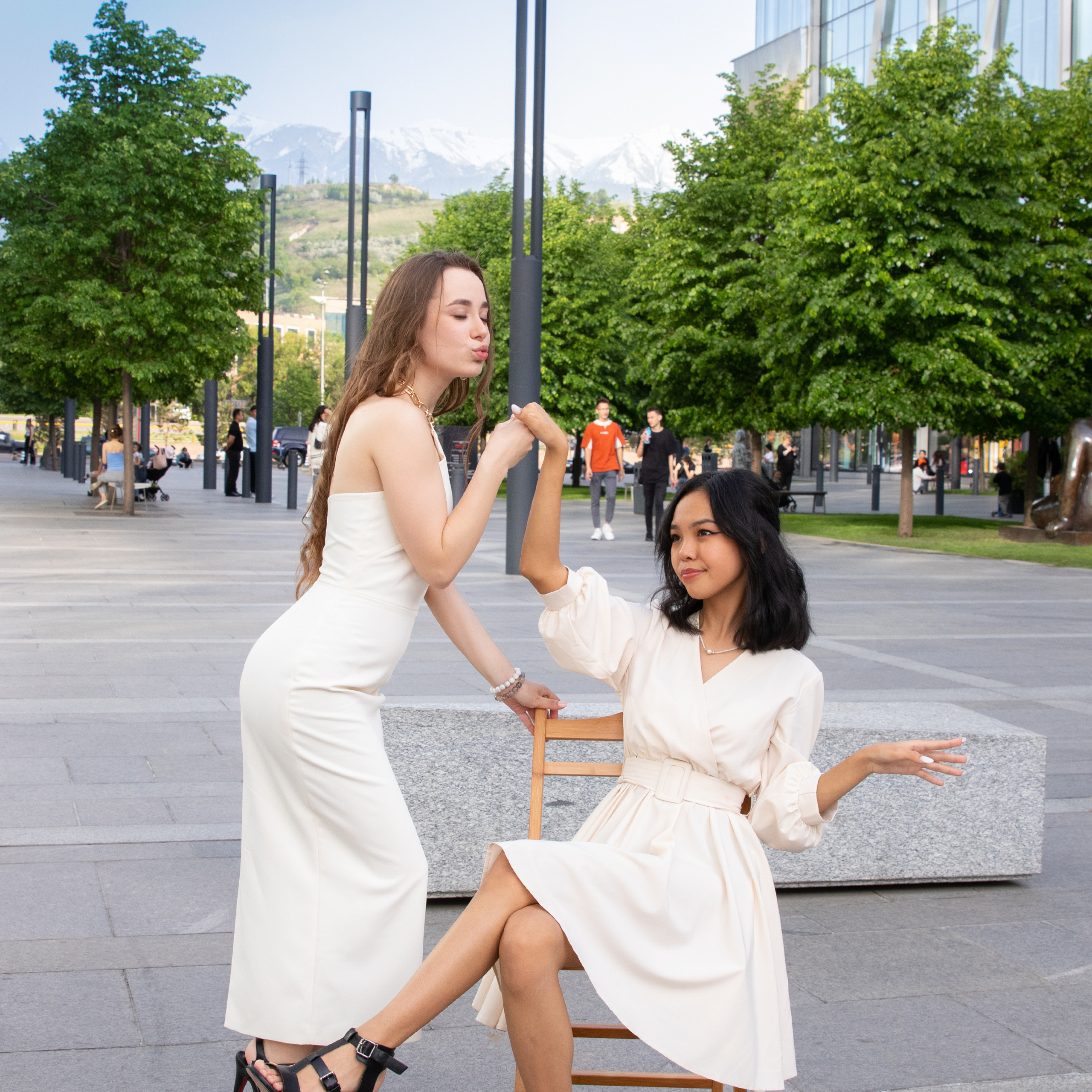 Отзывы и пожелания о Мастерской детской фотографии Happybook. Детский фотограф в Алматы, виньетки, выпускной альбом Алматы