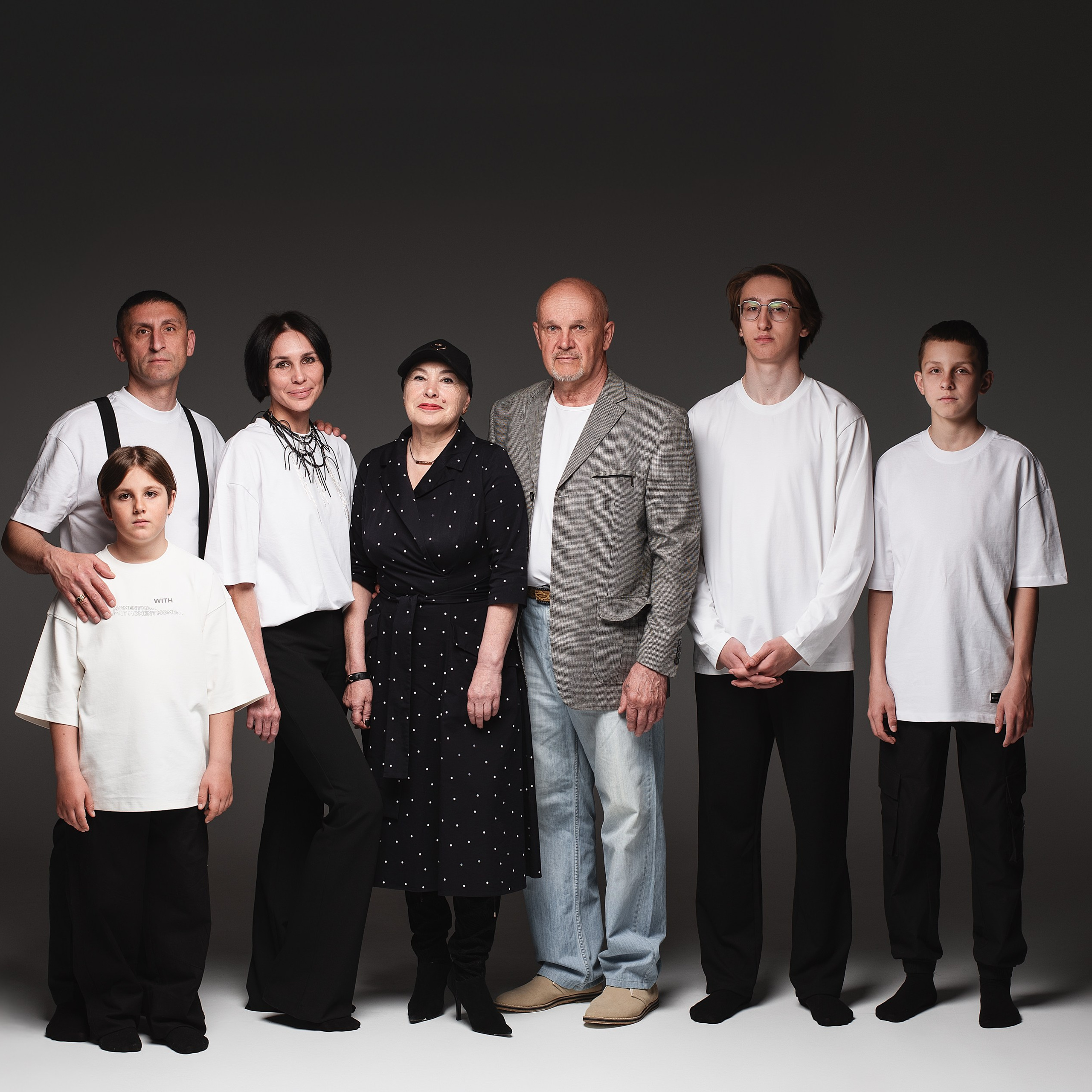 Семейная фотосессия на циклораме