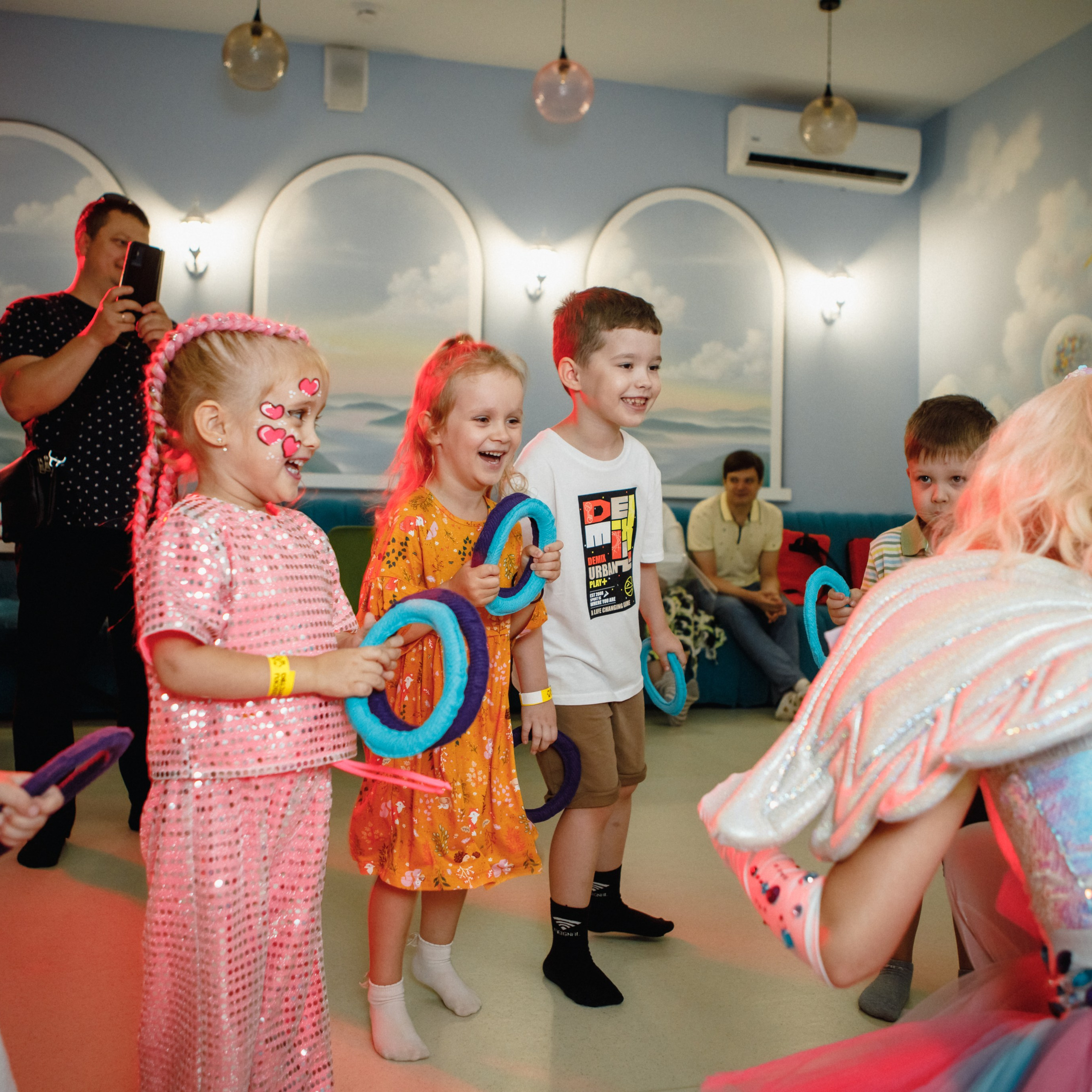 Лиза, 4 года. Краски детства