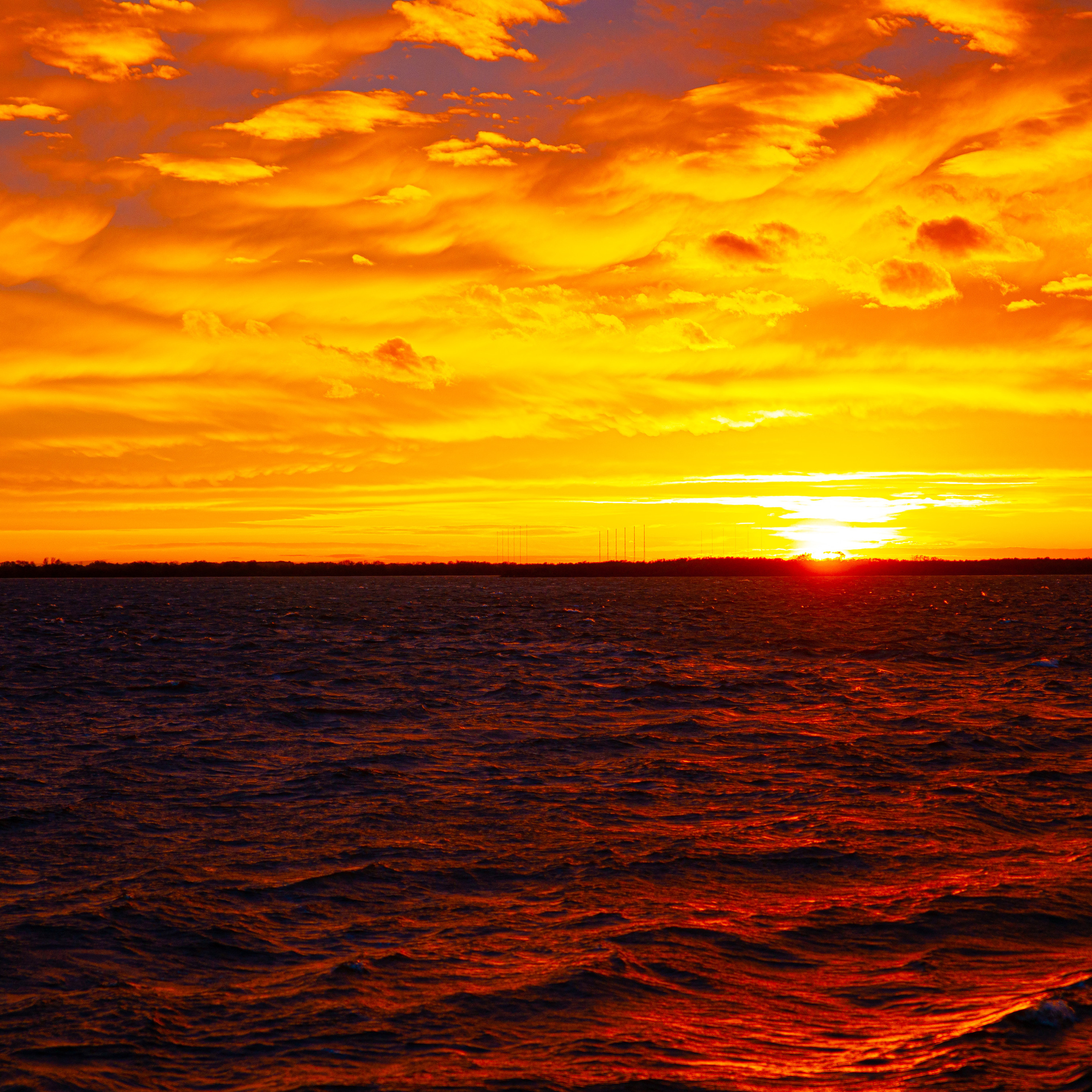 на фото  - закат на Хабаровской реке Амур . Фотограф в Хабаровске - Татьяна Трубникова