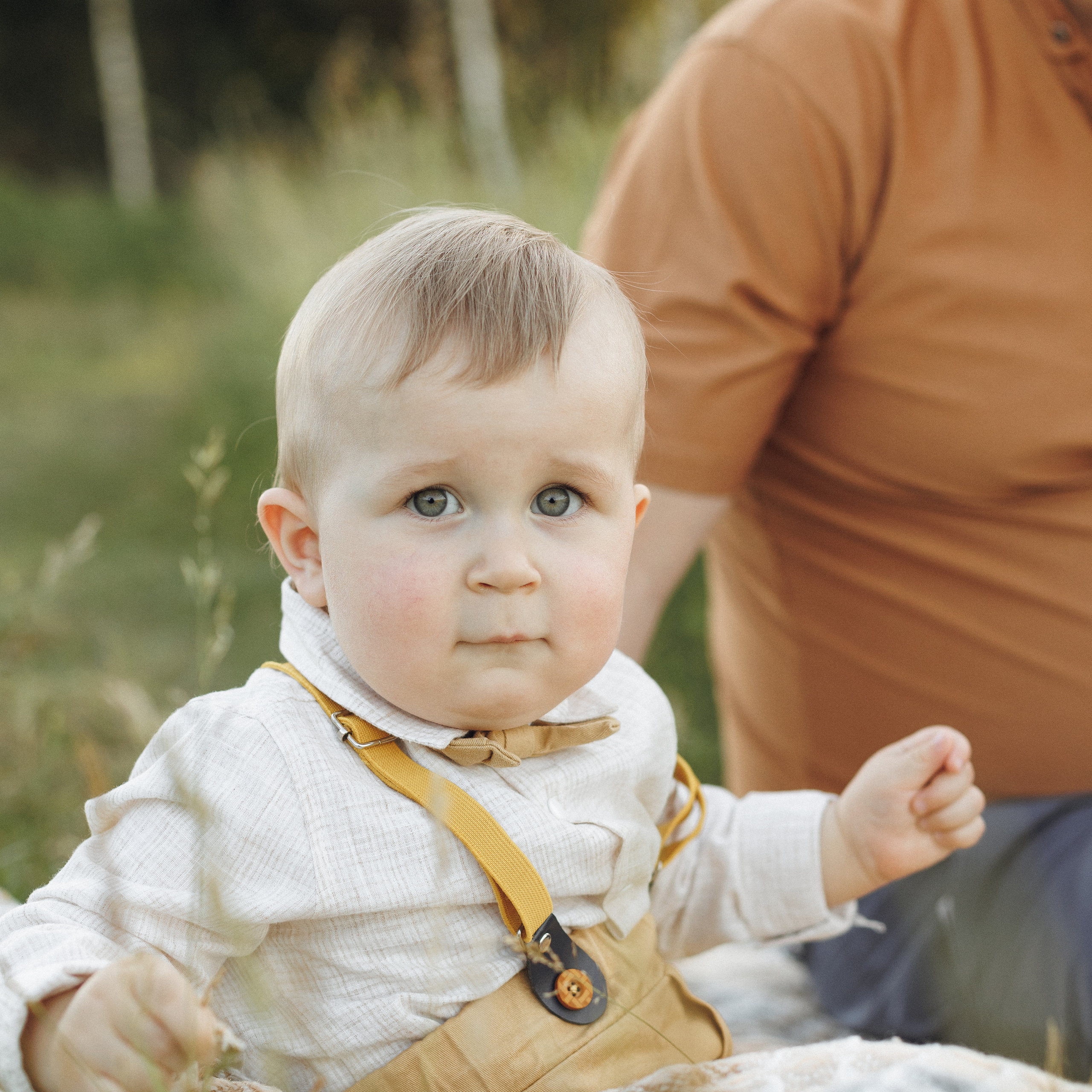 Про важного Сашеньку в теплый закатный вечер. Фотограф Катя Курк семейная lifestyle фотография
