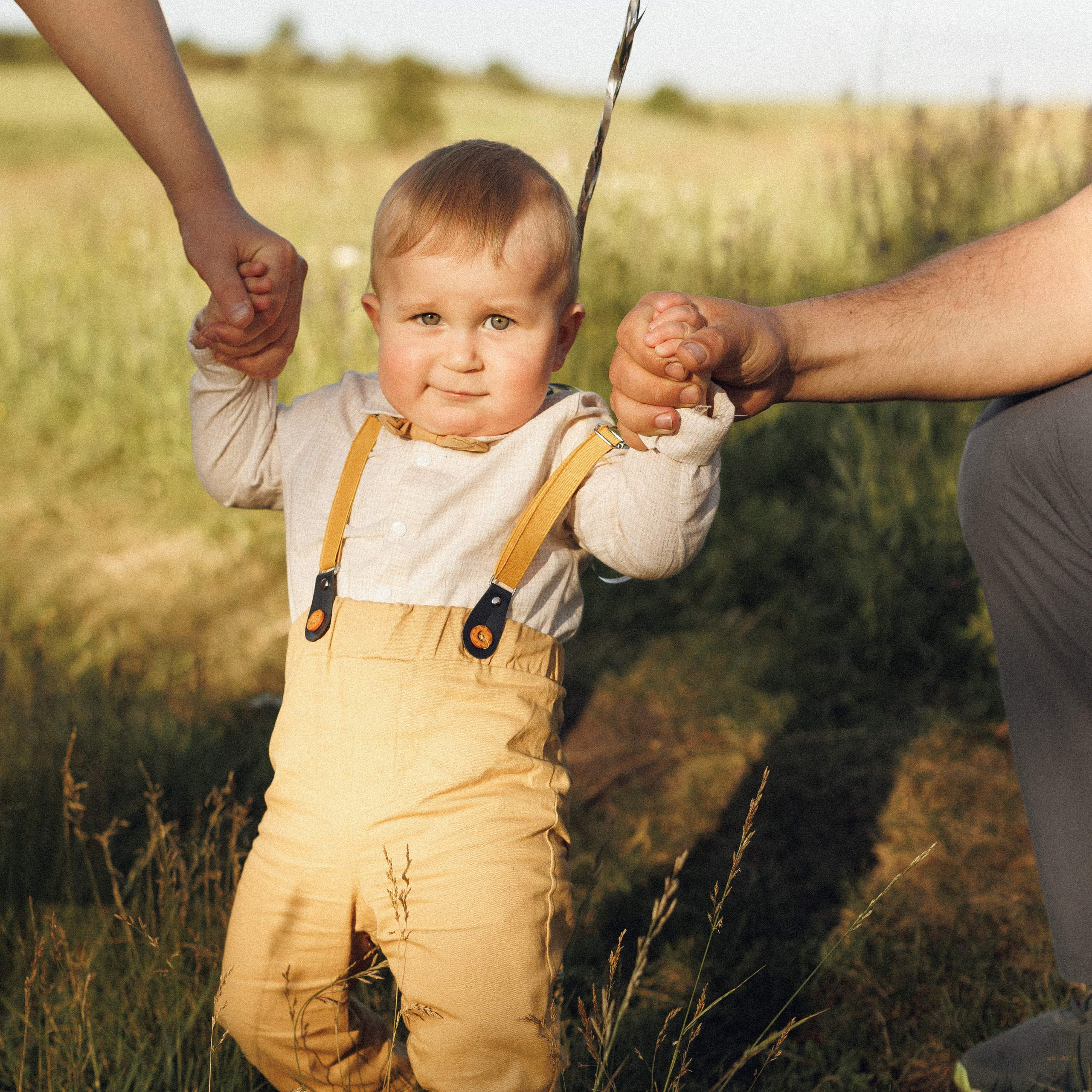 Про важного Сашеньку в теплый закатный вечер. Фотограф Катя Курк семейная lifestyle фотография