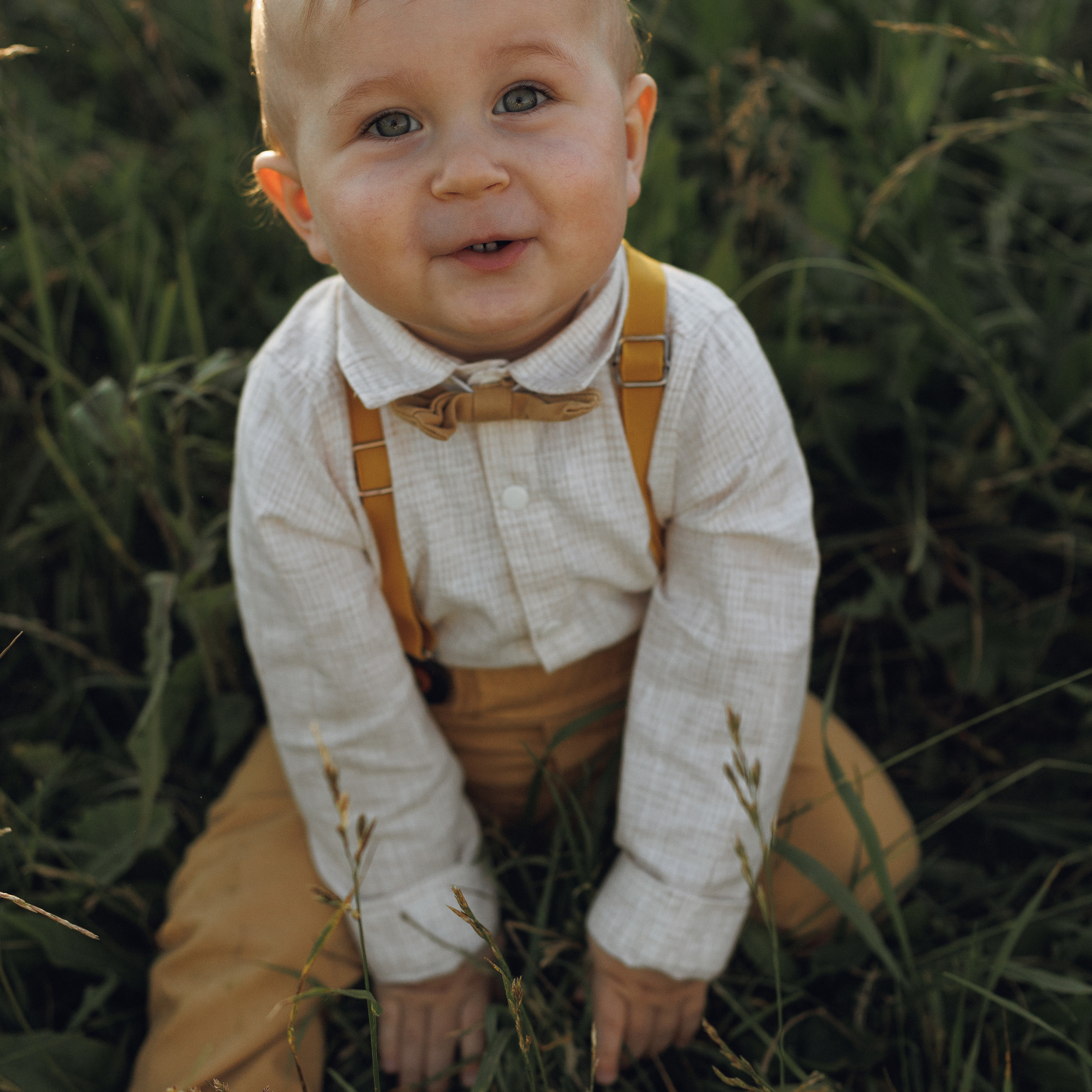Про важного Сашеньку в теплый закатный вечер. Фотограф Катя Курк семейная lifestyle фотография
