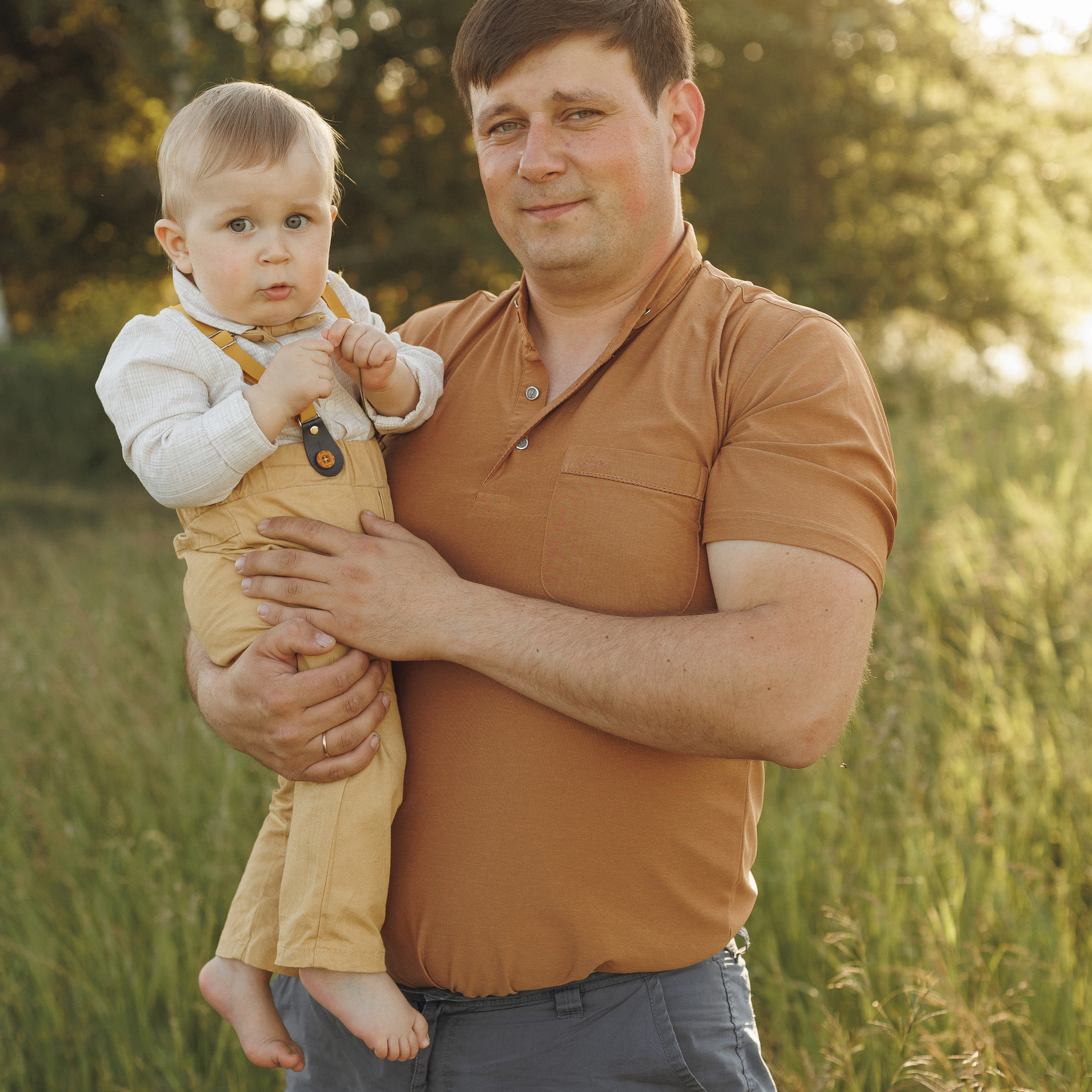 Про важного Сашеньку в теплый закатный вечер. Фотограф Катя Курк семейная lifestyle фотография