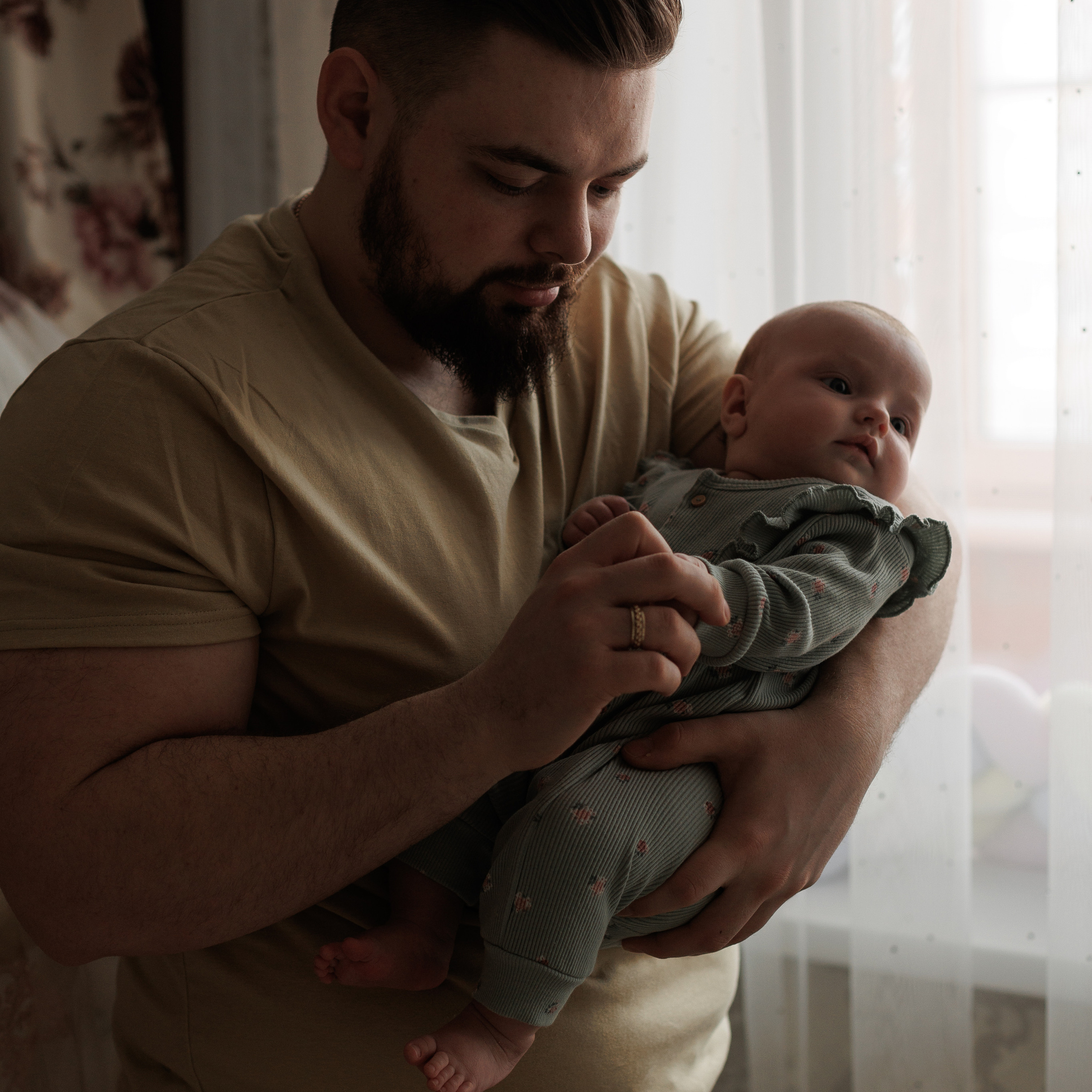 Вероника, мама, папа и Мирон. Фотограф Катя Курк семейная lifestyle фотография