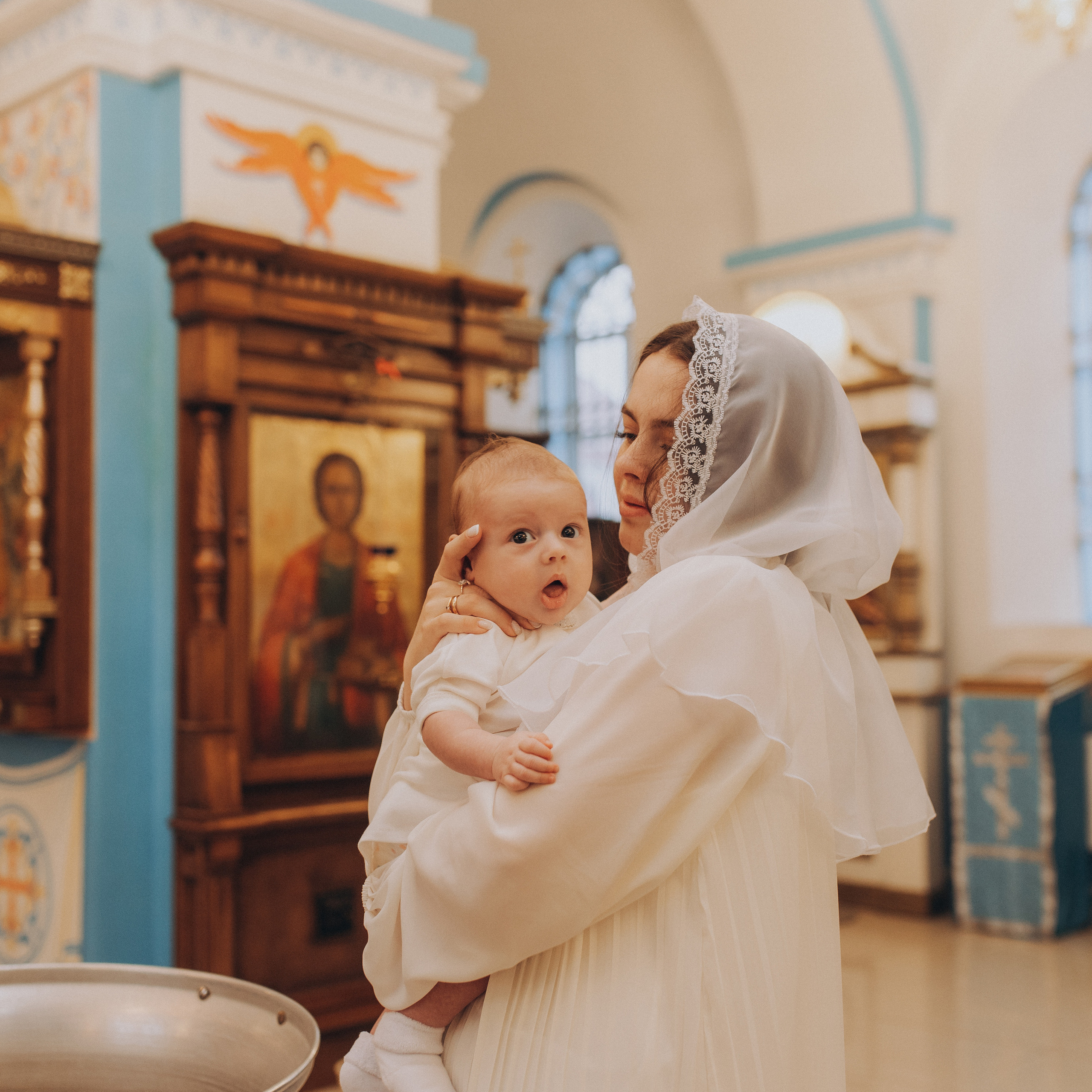 Крещение Тимофея. Фотограф Катя Курк семейная lifestyle фотография