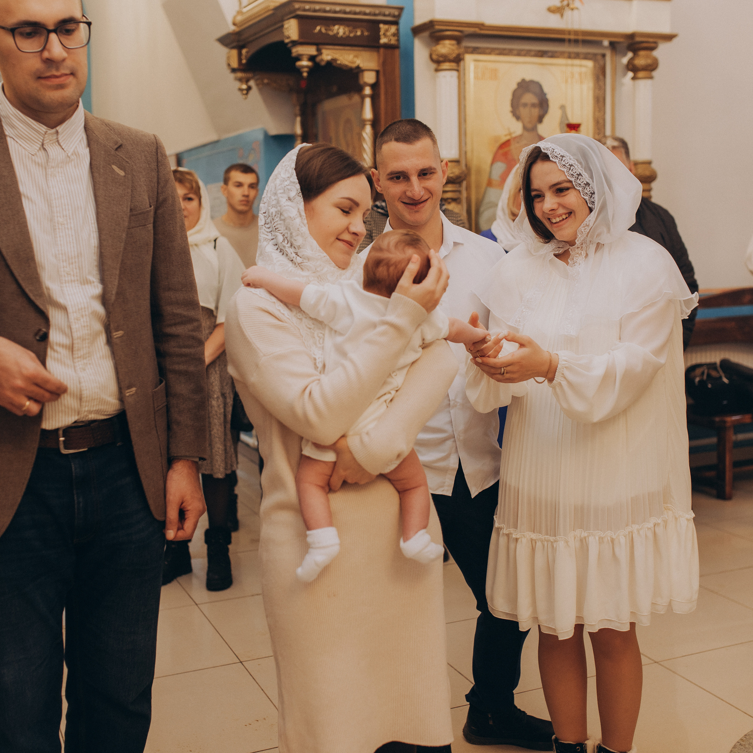 Крещение Тимофея. Фотограф Катя Курк семейная lifestyle фотография