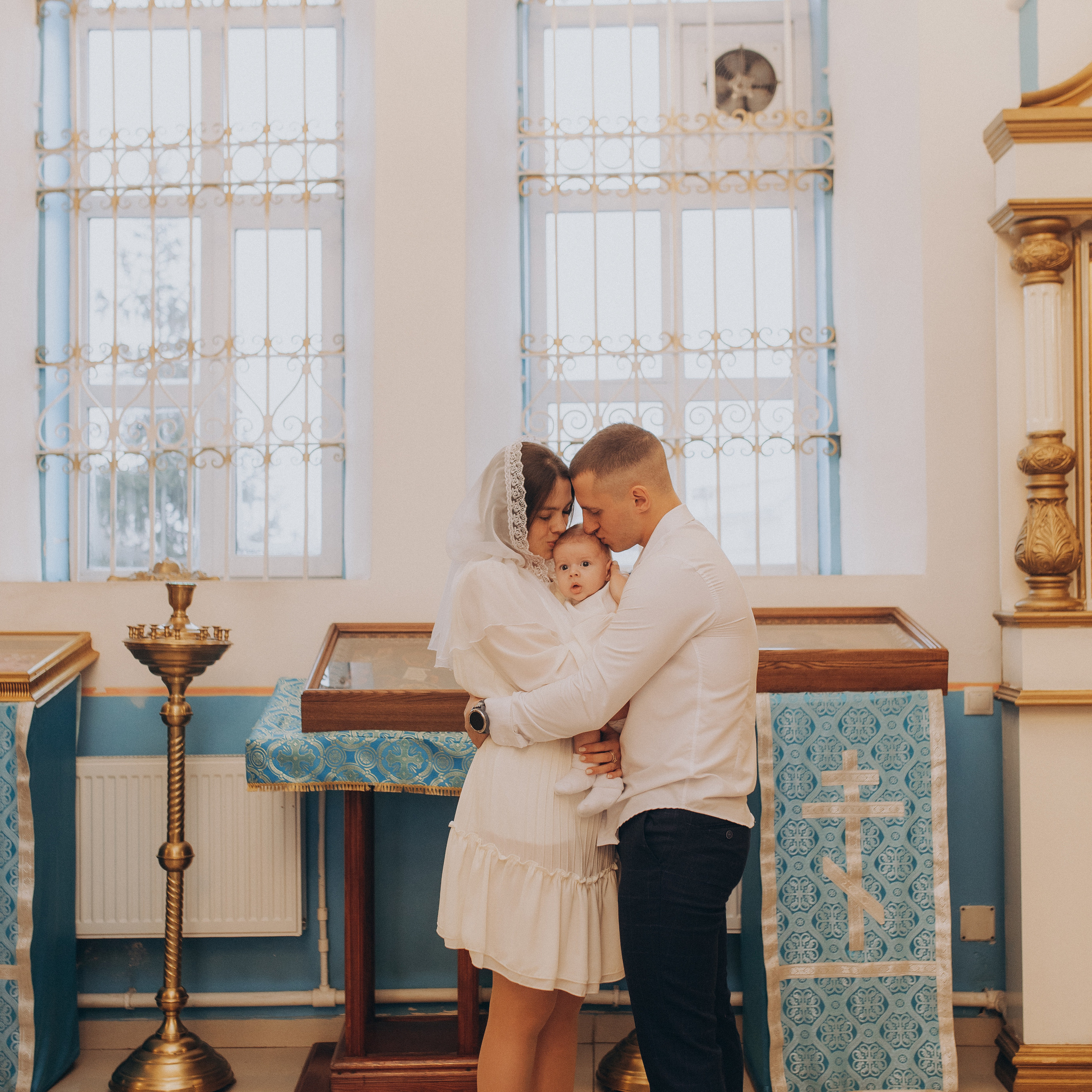 Крещение Тимофея. Фотограф Катя Курк семейная lifestyle фотография