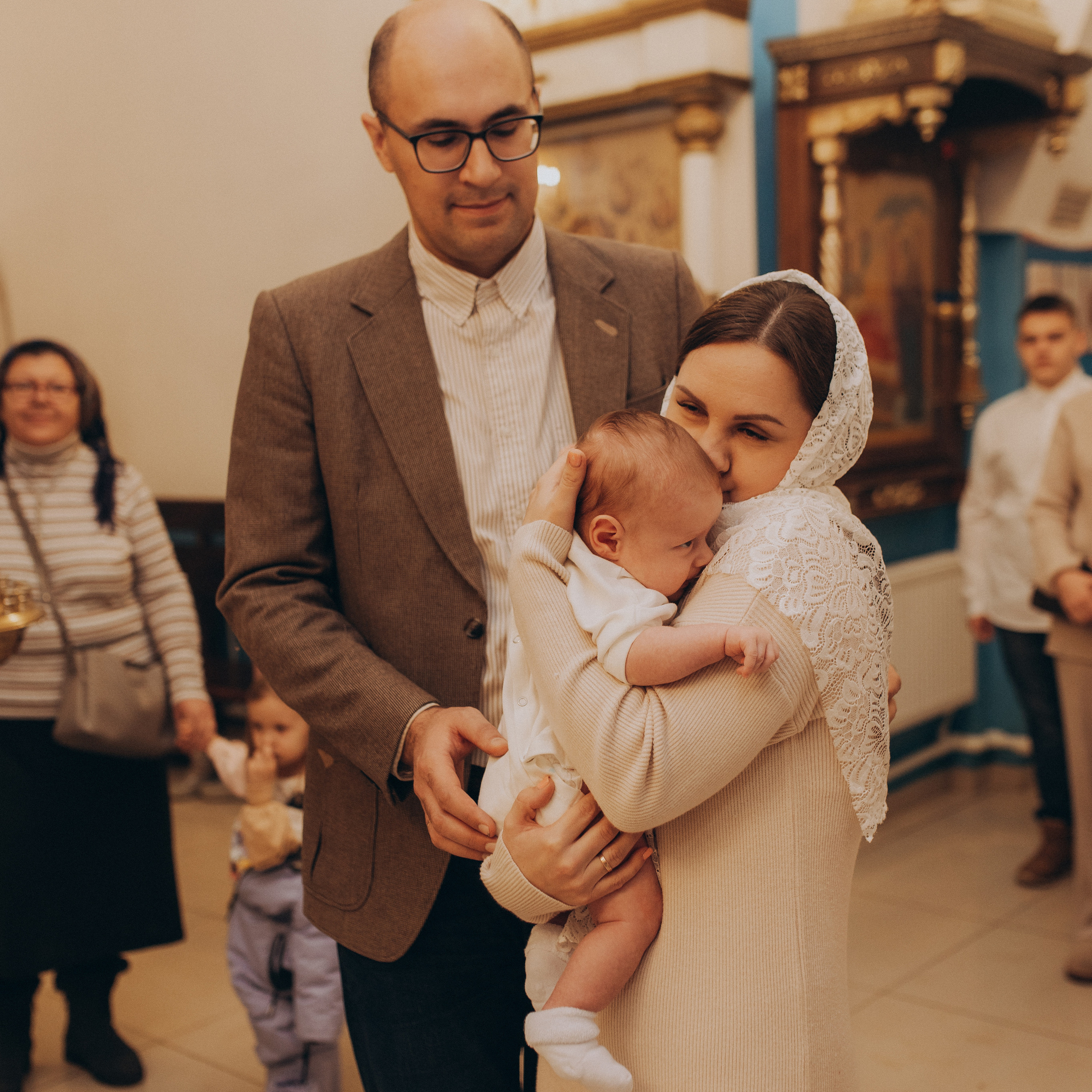 Крещение Тимофея. Фотограф Катя Курк семейная lifestyle фотография