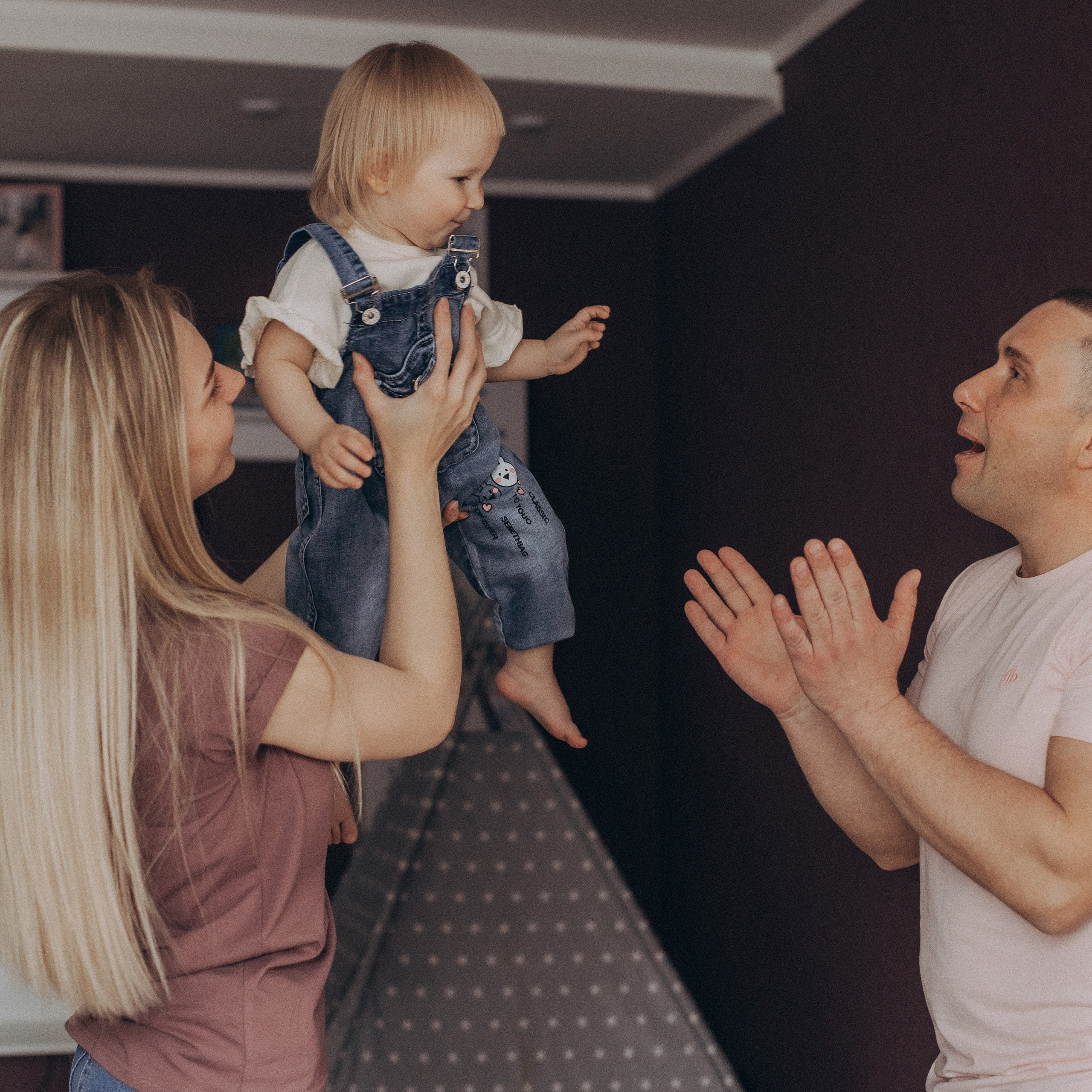 Непоседа Злата. Фотограф Катя Курк семейная фотография