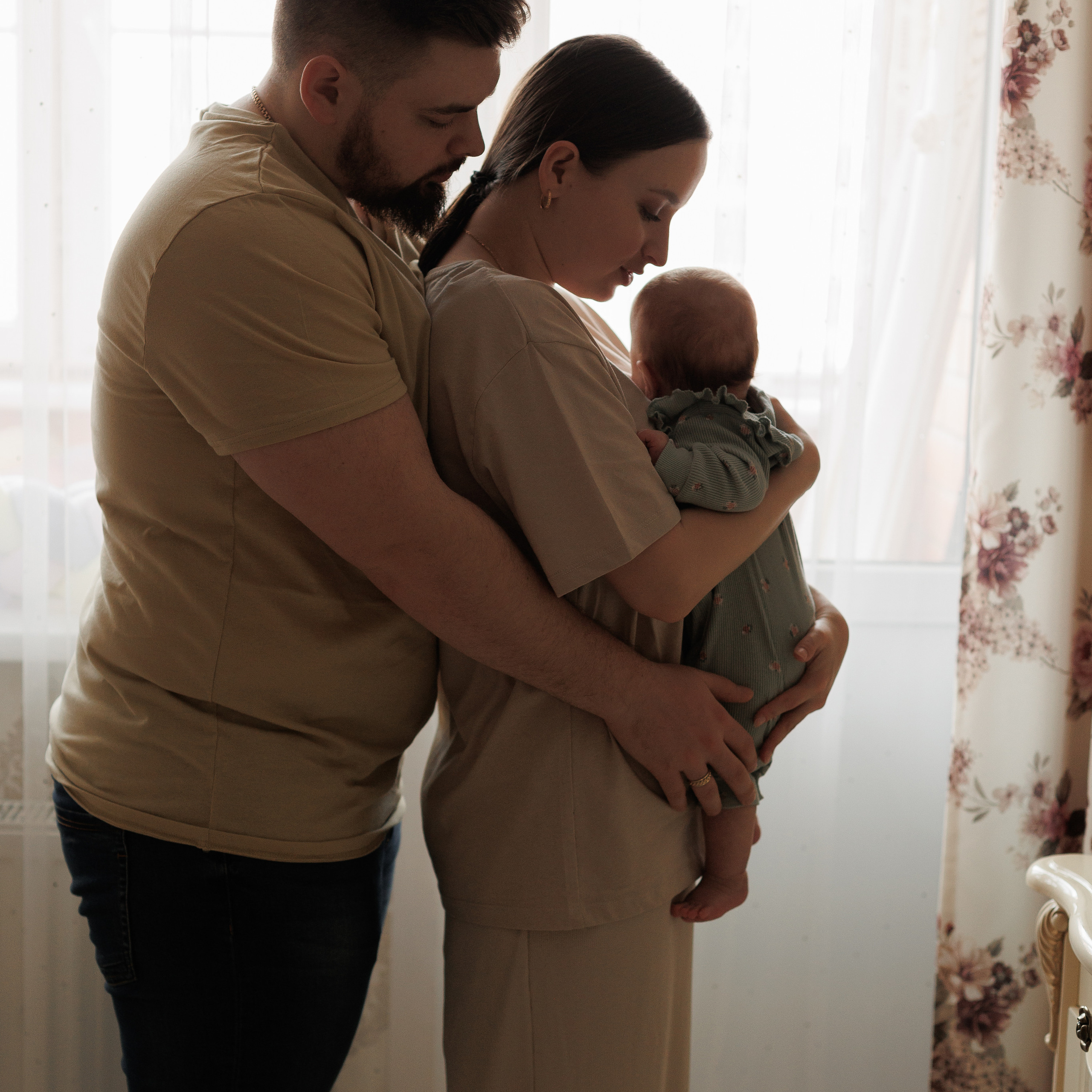 Вероника, мама, папа и Мирон. Фотограф Катя Курк семейная lifestyle фотография