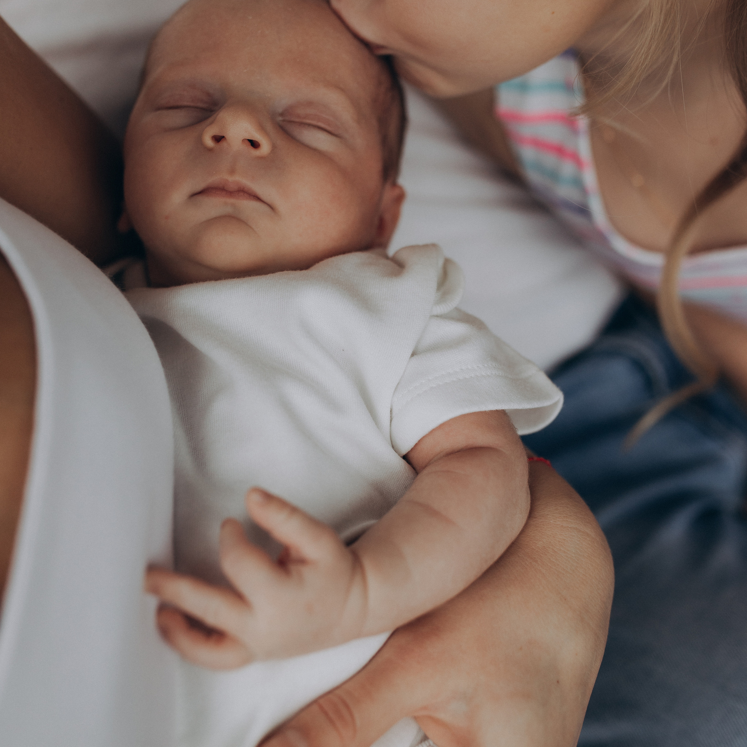 Про сладкого малыша и его старшую сестру. Фотограф Катя Курк семейная lifestyle фотография