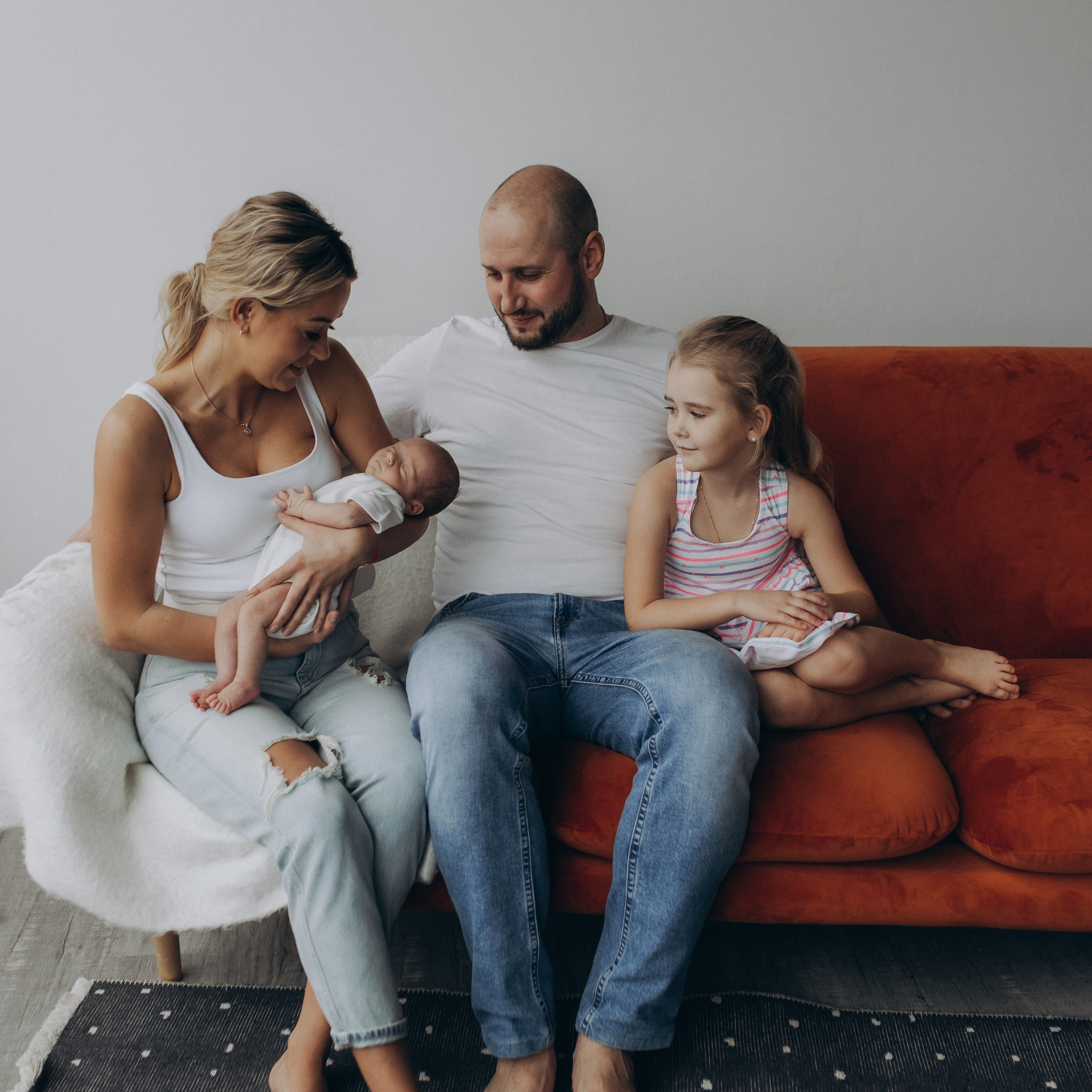 Про сладкого малыша и его старшую сестру. Фотограф Катя Курк семейная lifestyle фотография