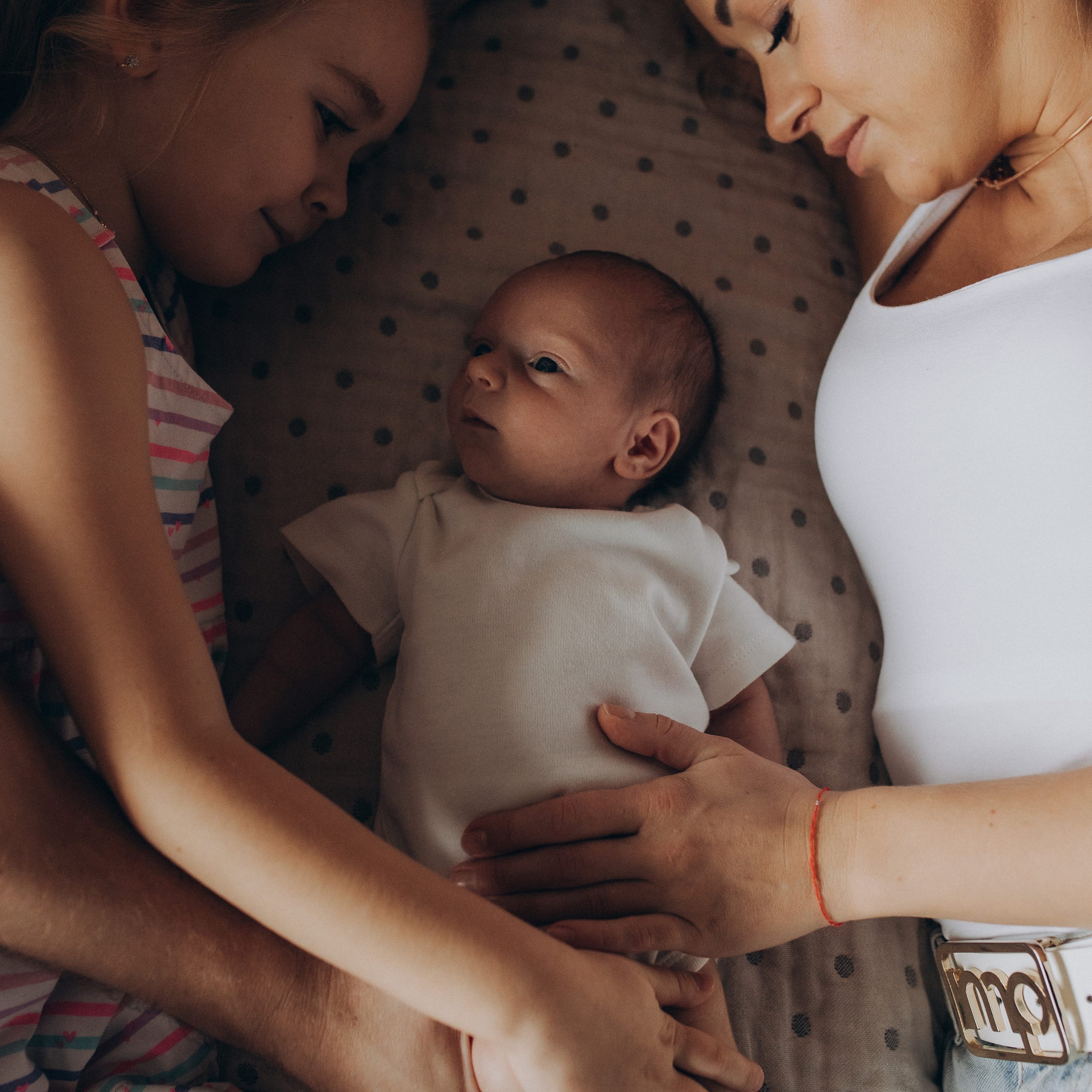 Про сладкого малыша и его старшую сестру. Фотограф Катя Курк семейная lifestyle фотография