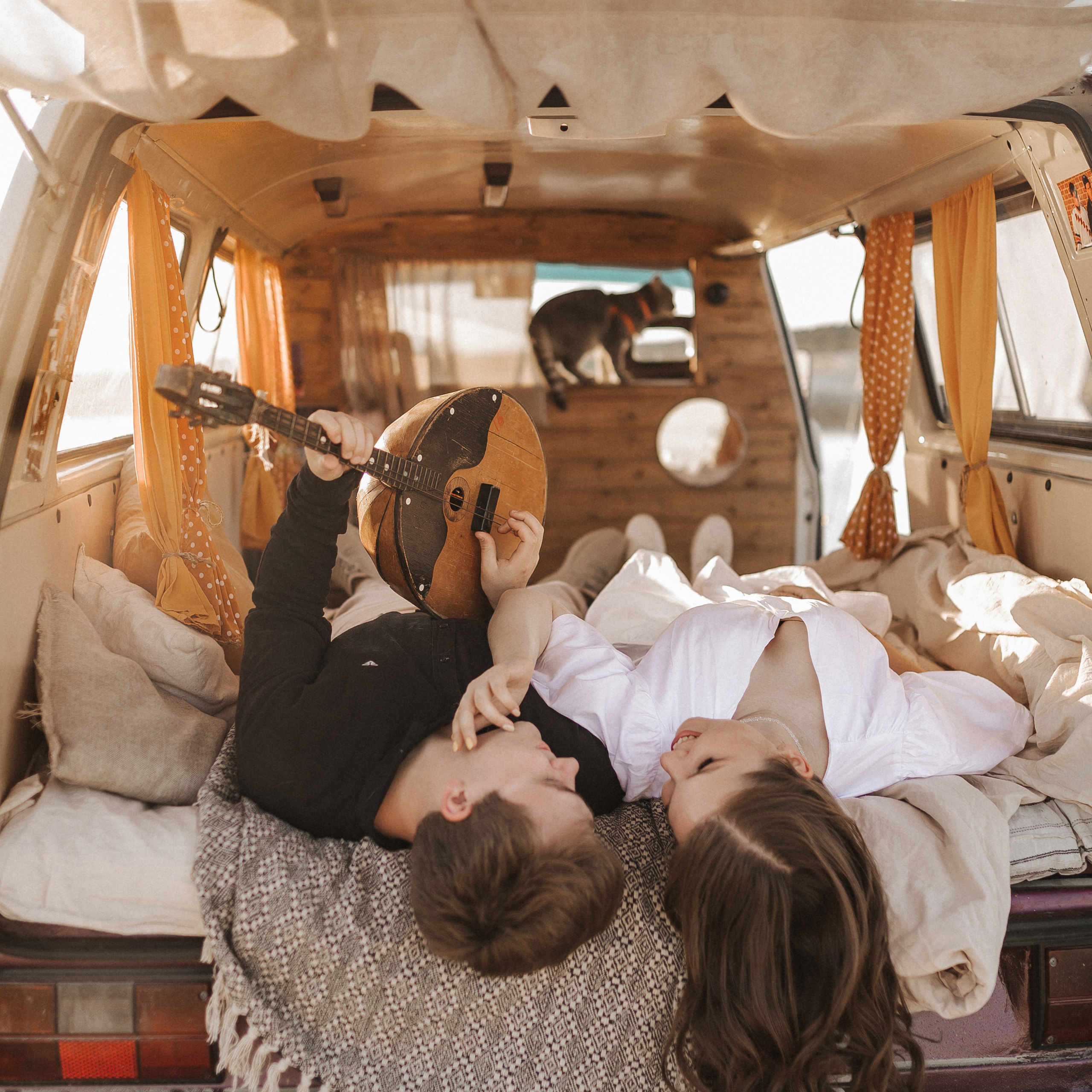 Фургон, пески и Зюзя