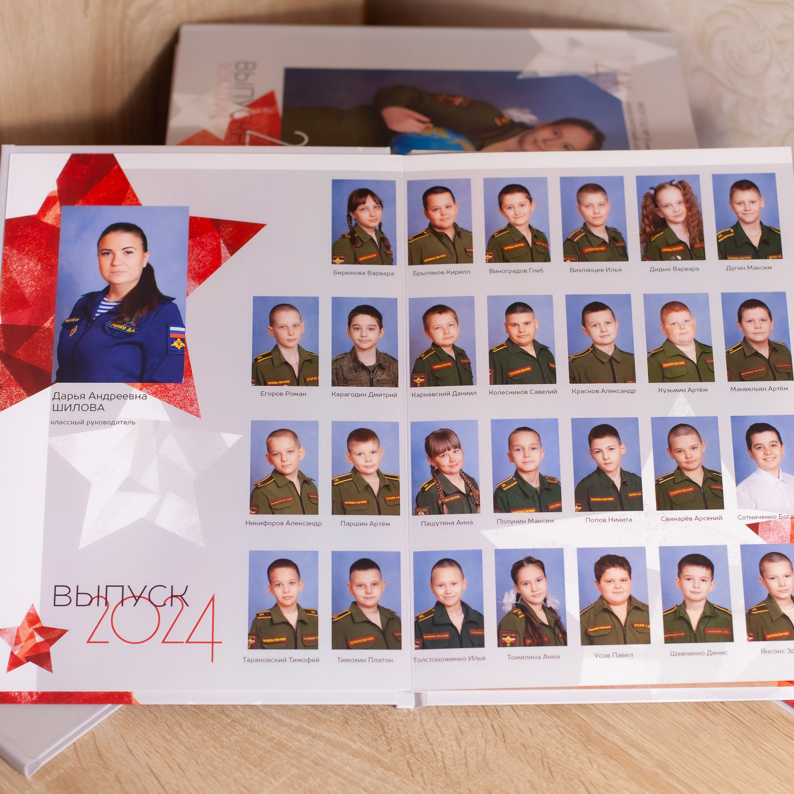 Свадебные фото книги и выпускные альбомы. Свадебный и семейный фотограф в Волжском Антон Тюрин