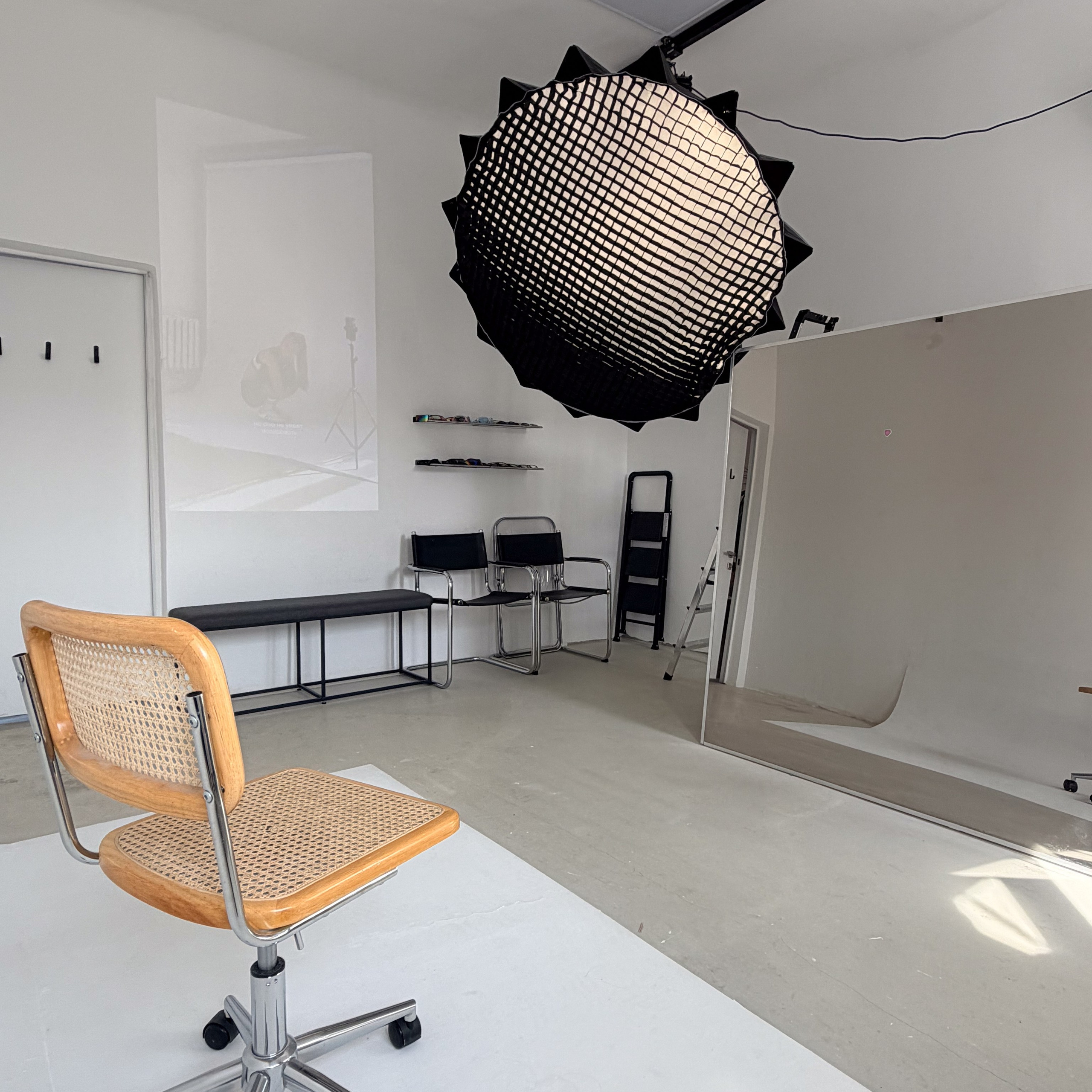 Ленинградская 29. Self-portrait studio in Samara