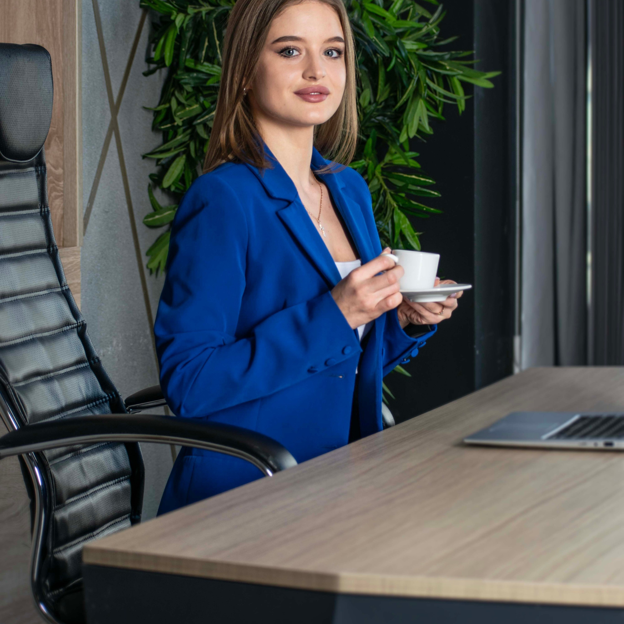 Женская деловая фотосессия/Продающий контент