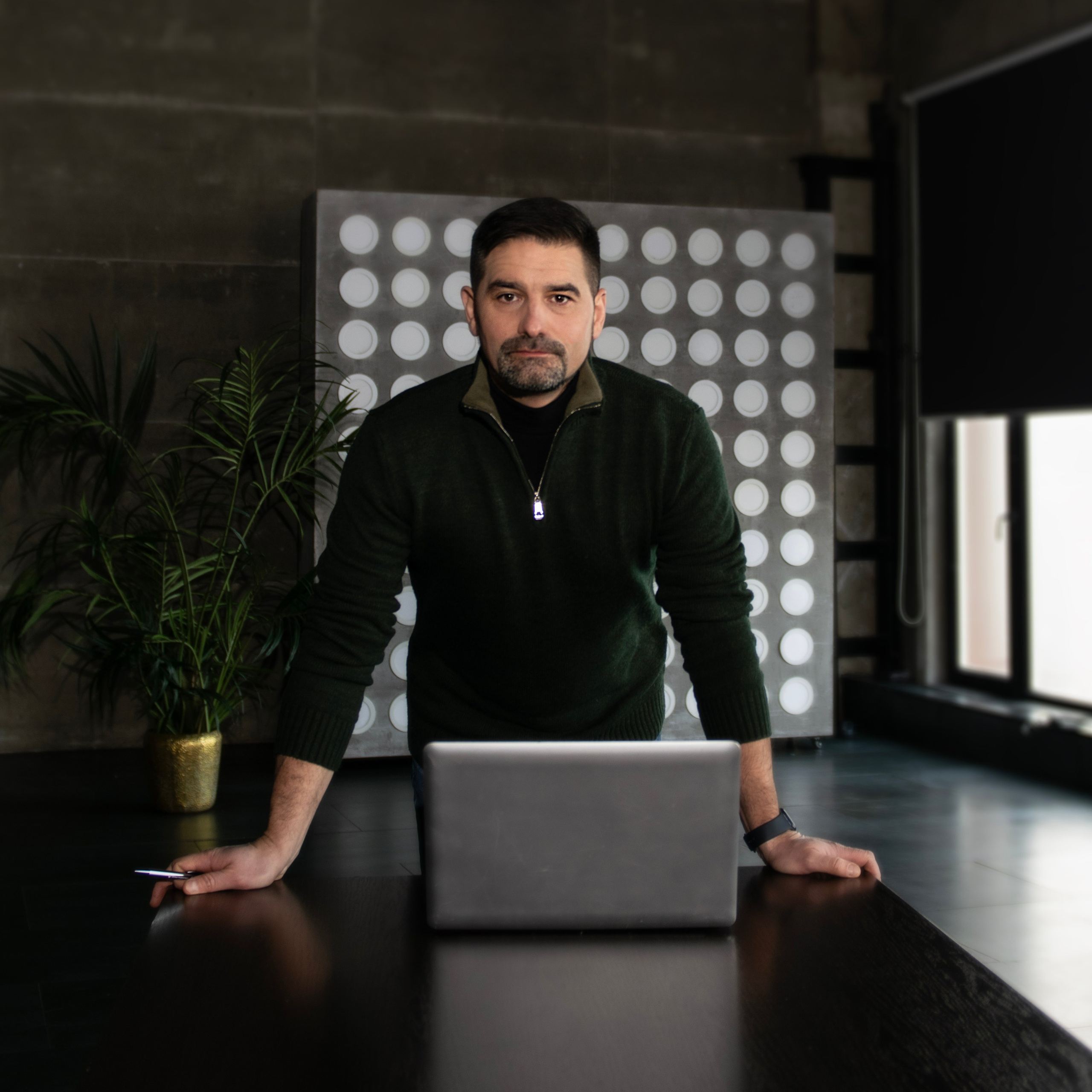 Мужская деловая фотосессия