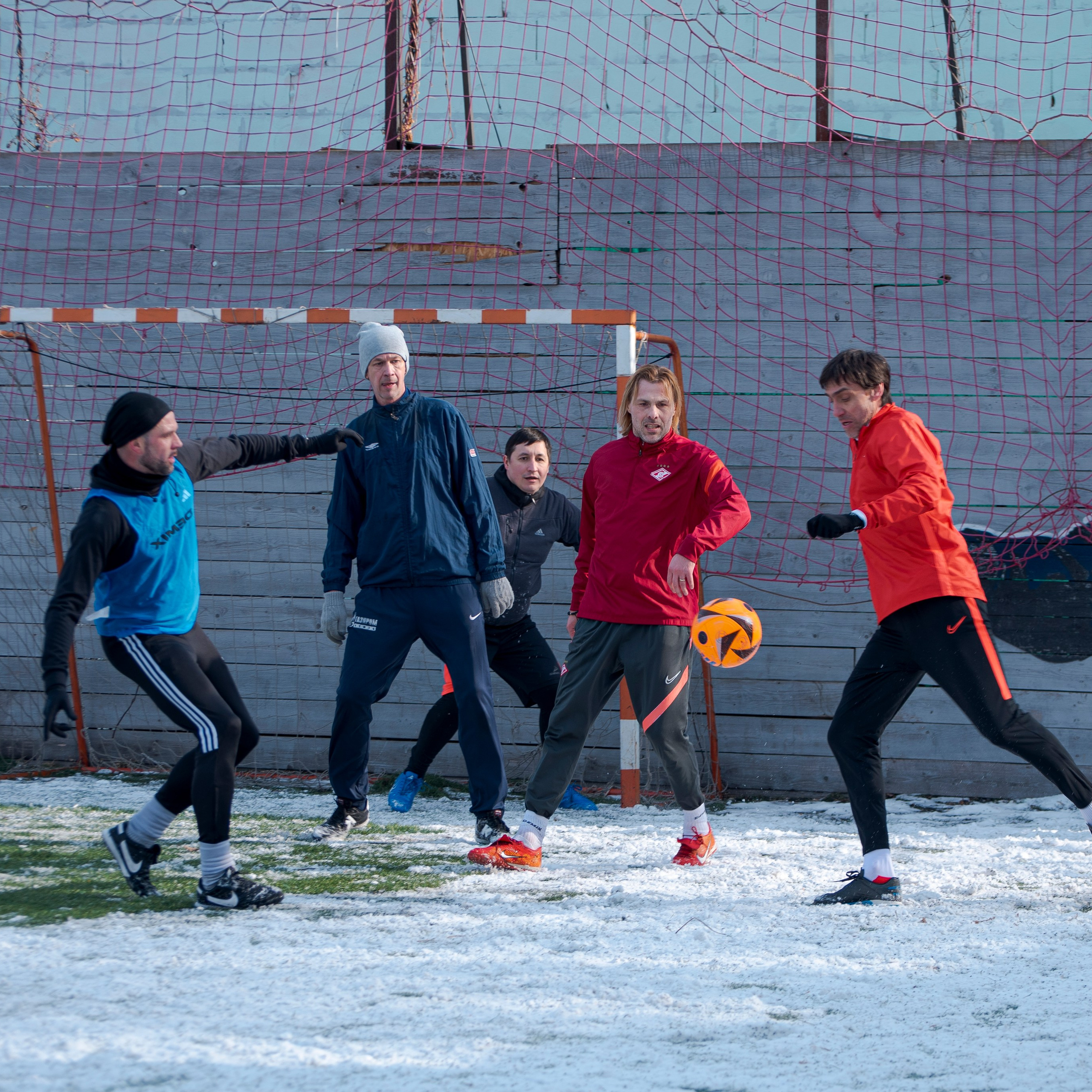 Товарищеский матч с ветеранами московского «Спартака» и «Динамо». Фотограф Валерия Азамат — жизнь в каждом кадре