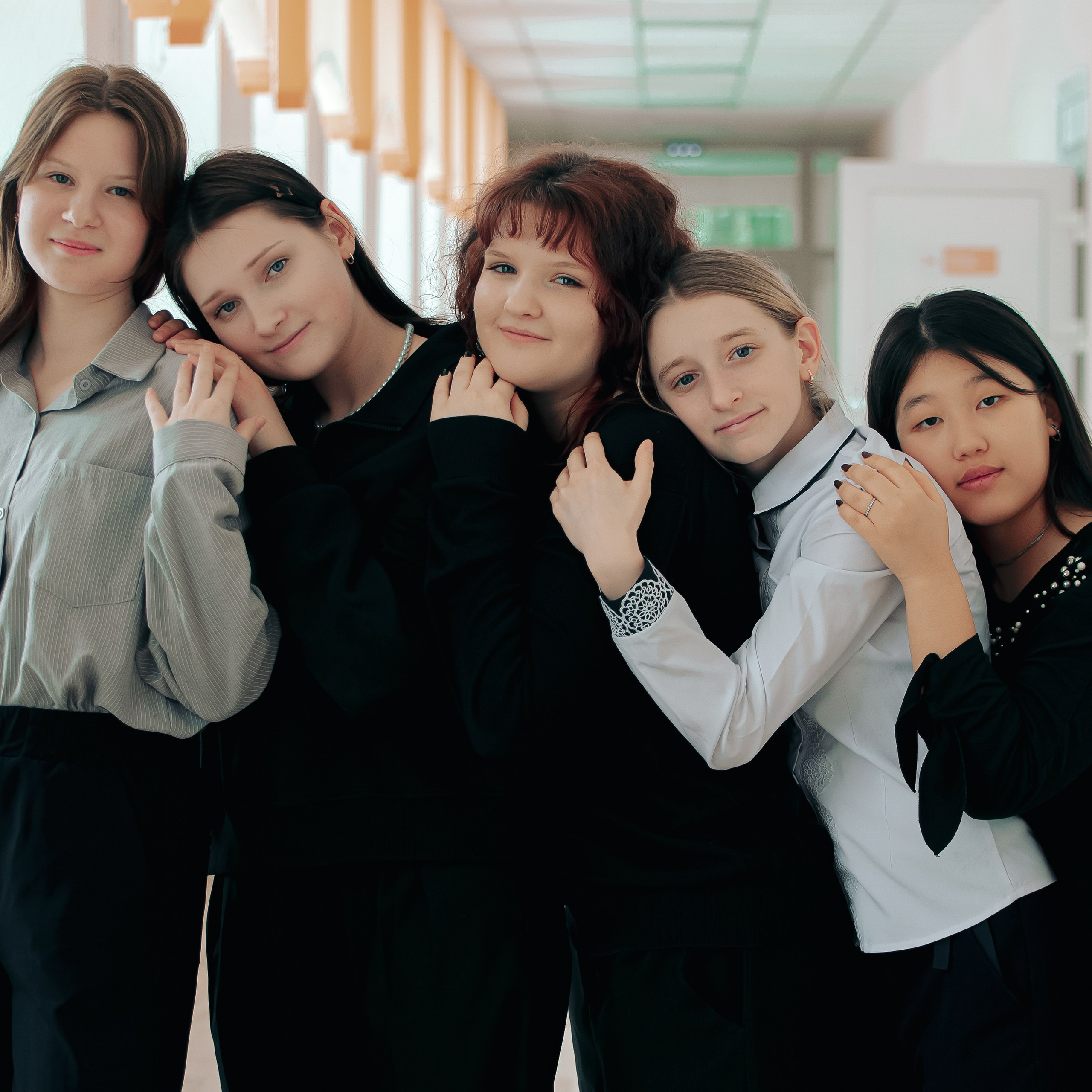 Фотосъемка в 9 классе для выпускного альбома. Фотограф Валерия Азамат — жизнь в каждом кадре