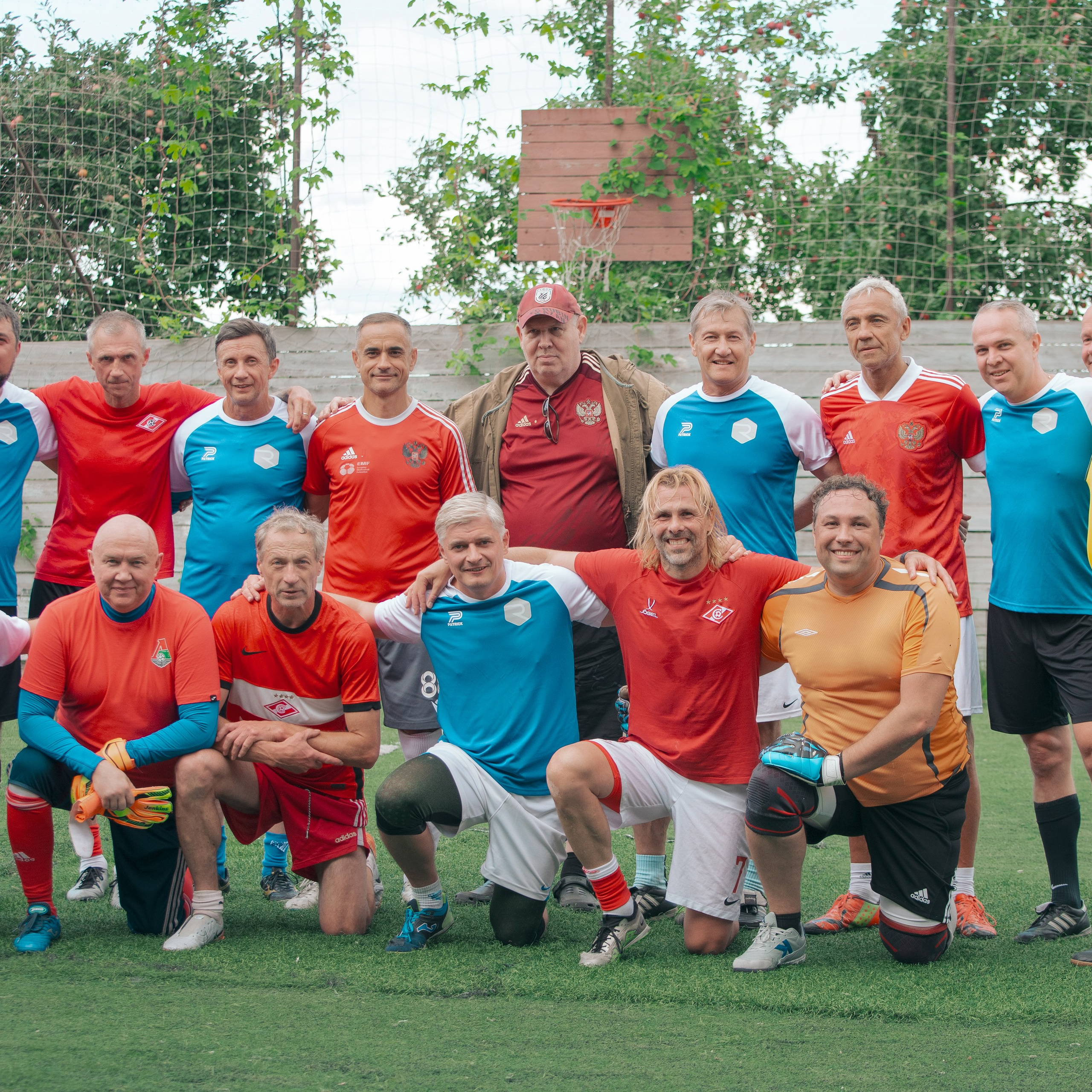 Товарищеский матч с ветеранами московского «Спартака» и «Динамо». Фотограф Валерия Азамат — жизнь в каждом кадре