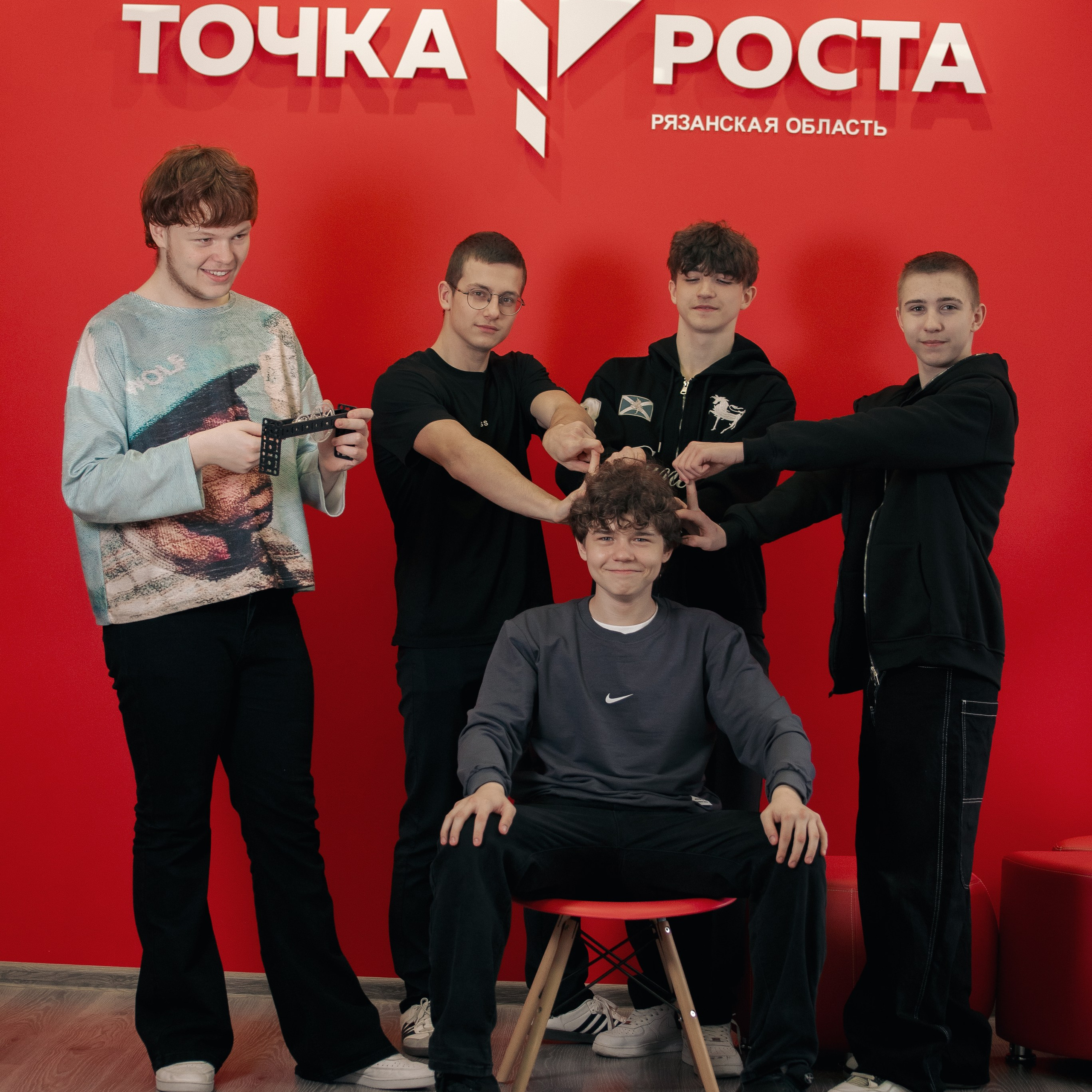 Фотосъемка в 9 классе для выпускного альбома. Фотограф Валерия Азамат — жизнь в каждом кадре