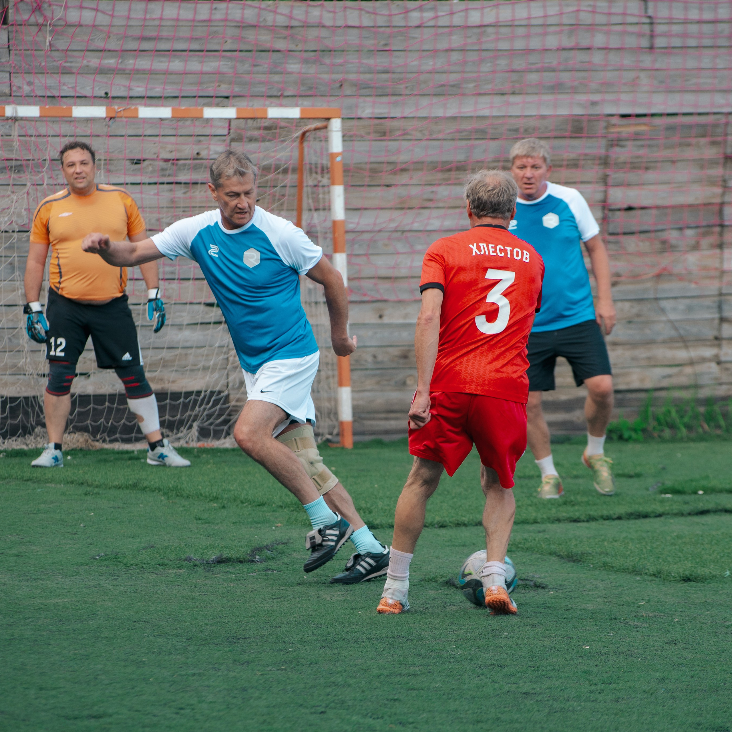Товарищеский матч с ветеранами московского «Спартака» и «Динамо». Фотограф Валерия Азамат — жизнь в каждом кадре
