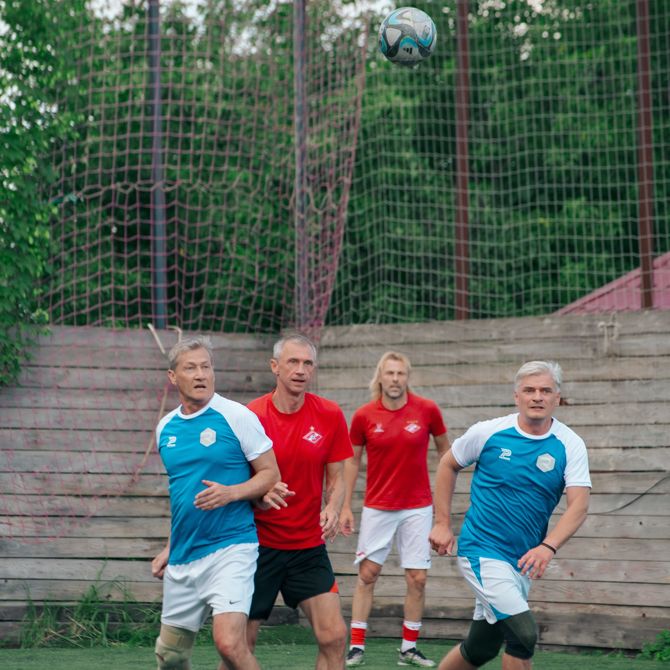 Товарищеский матч с ветеранами московского «Спартака» и «Динамо». Фотограф Валерия Азамат — жизнь в каждом кадре