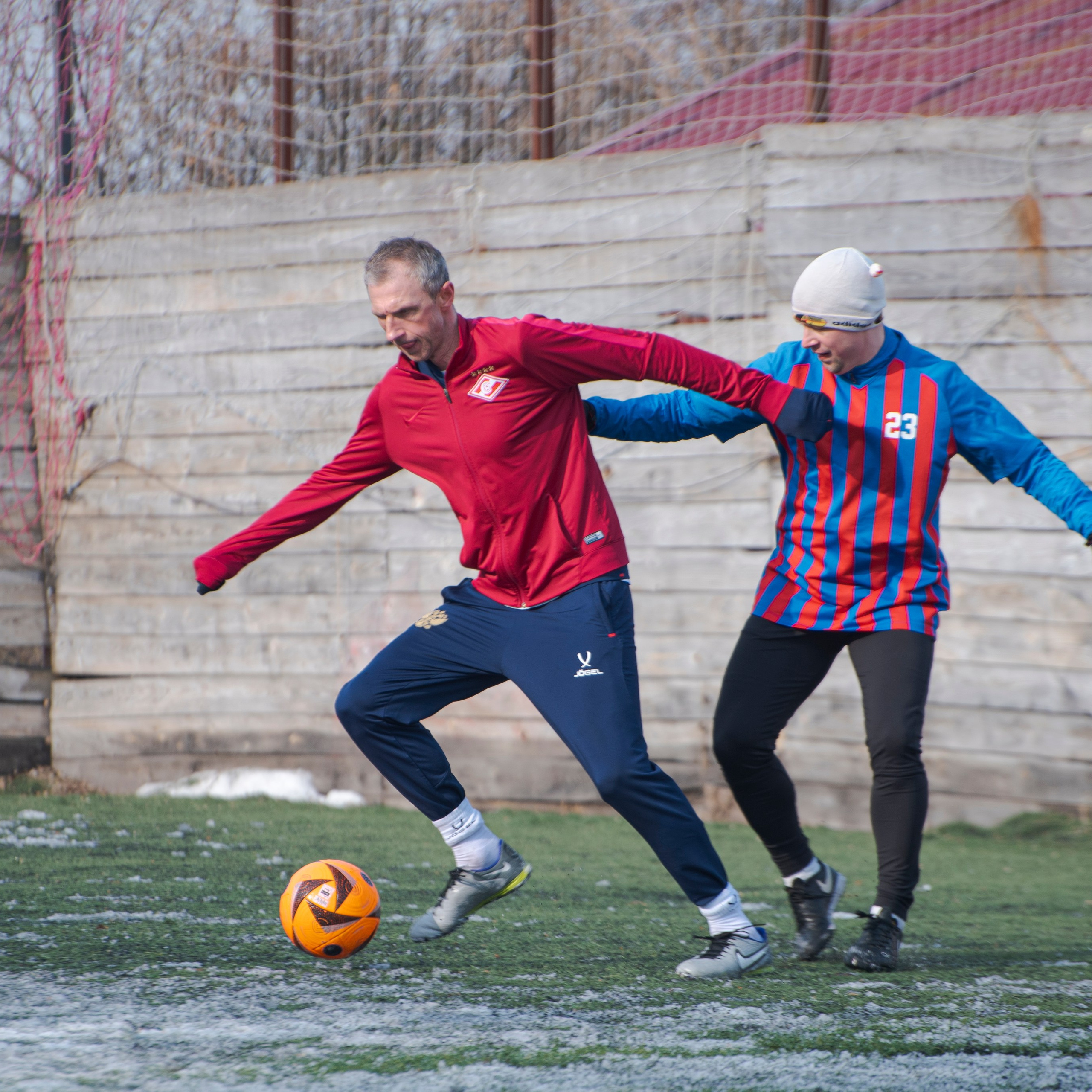 Товарищеский матч с ветеранами московского «Спартака» и «Динамо». Фотограф Валерия Азамат — жизнь в каждом кадре