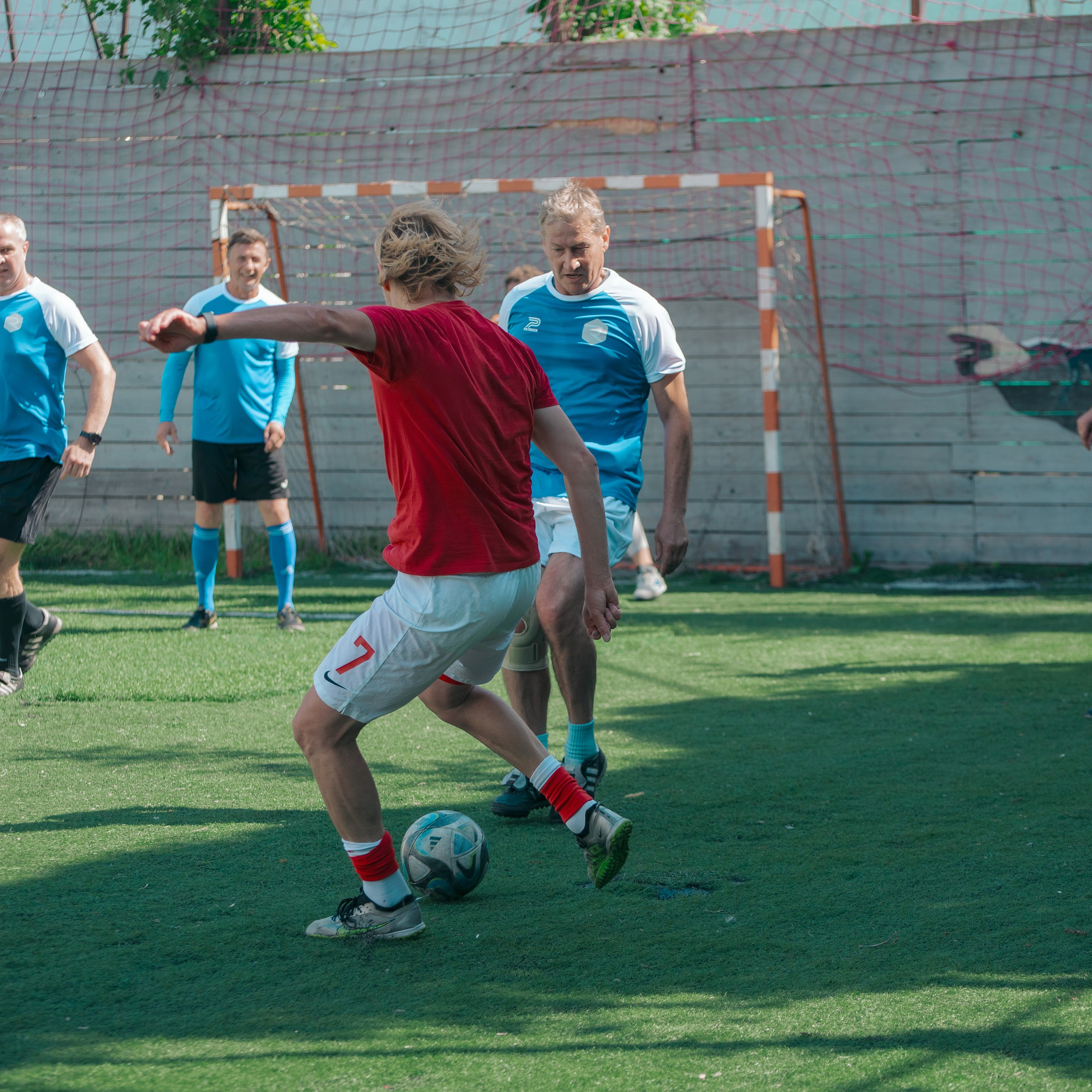 Товарищеский матч с ветеранами московского «Спартака» и «Динамо». Фотограф Валерия Азамат — жизнь в каждом кадре