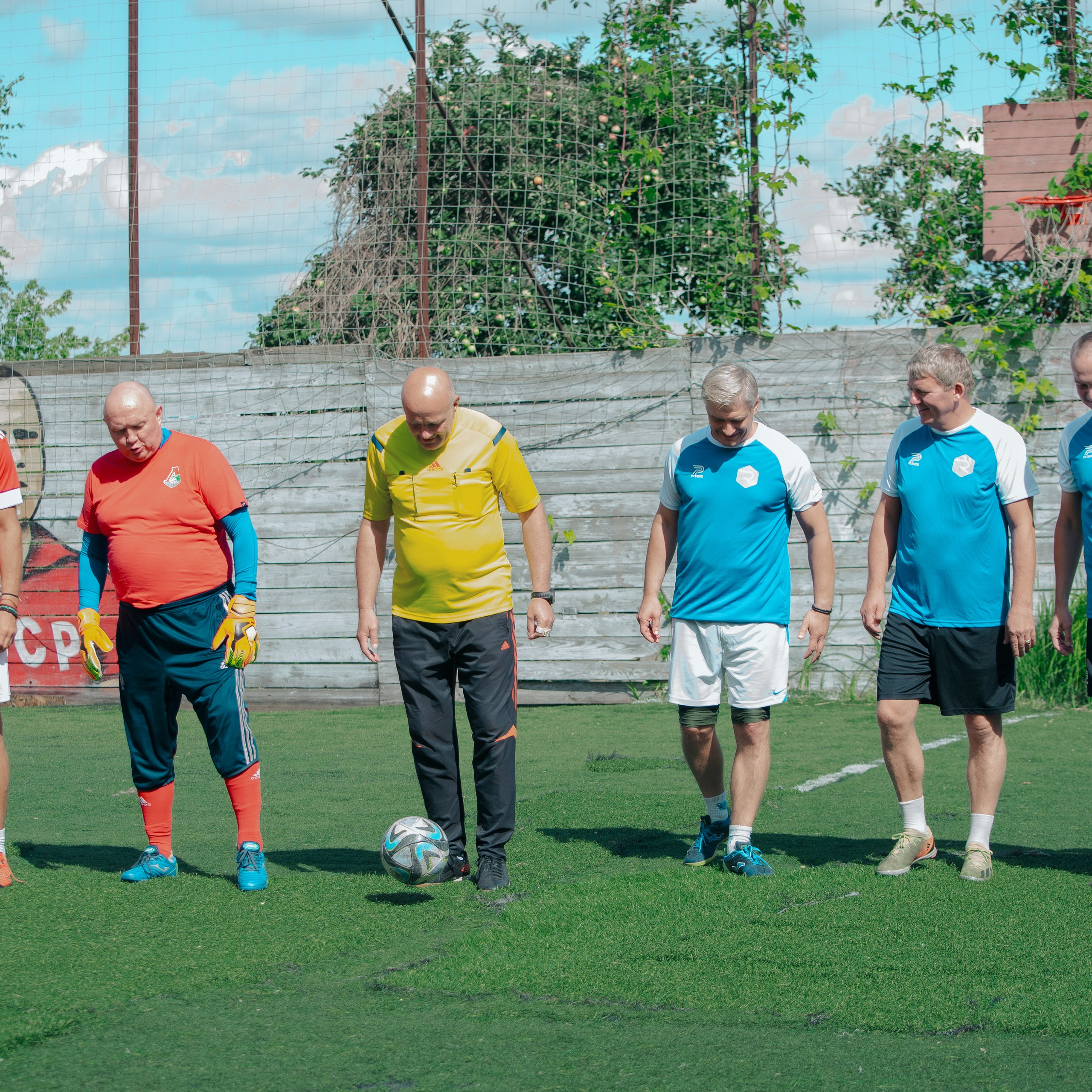 Товарищеский матч с ветеранами московского «Спартака» и «Динамо». Фотограф Валерия Азамат — жизнь в каждом кадре