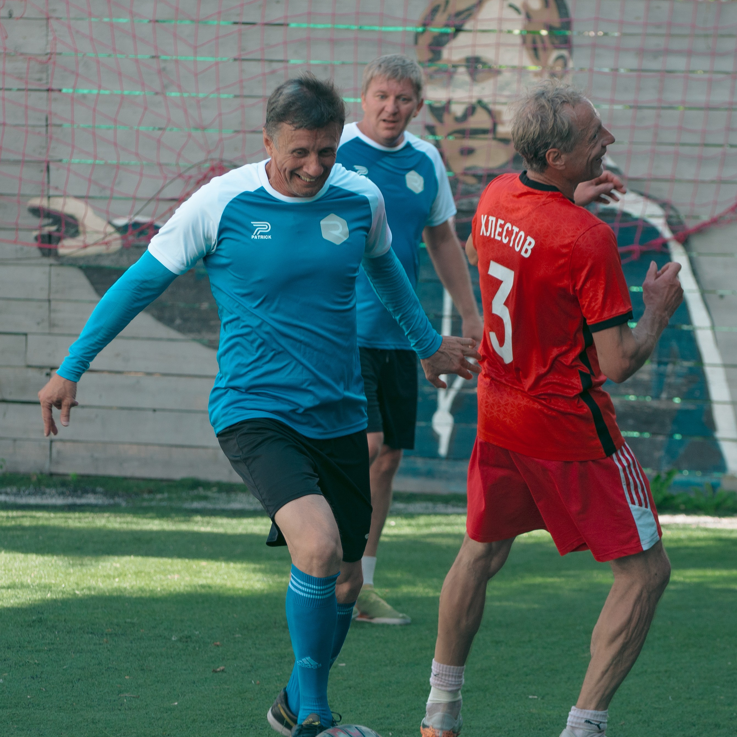 Товарищеский матч с ветеранами московского «Спартака» и «Динамо». Фотограф Валерия Азамат — жизнь в каждом кадре
