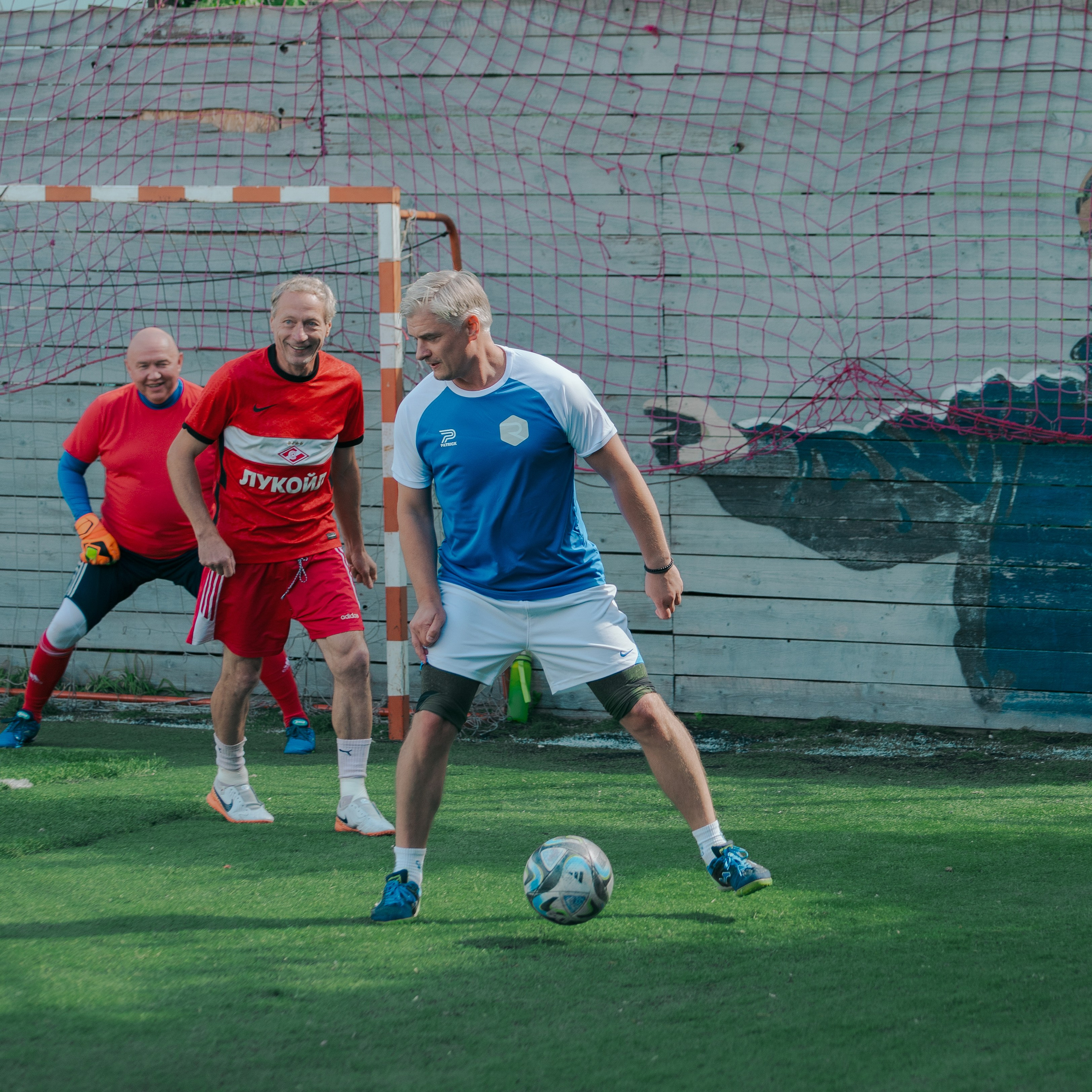 Товарищеский матч с ветеранами московского «Спартака» и «Динамо». Фотограф Валерия Азамат — жизнь в каждом кадре