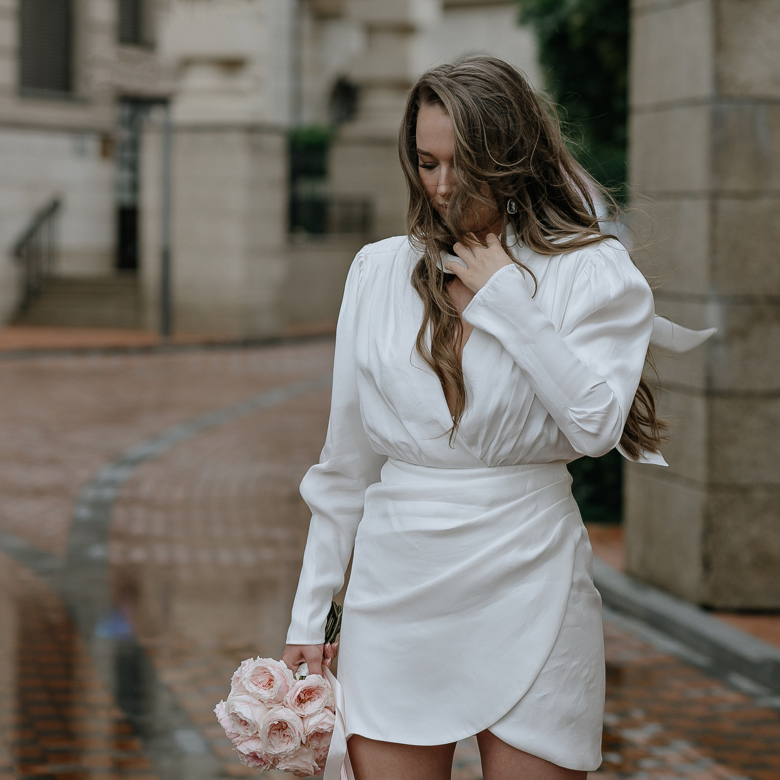 Невеста в ЖК Итальянский квартал на свадебной фотосессии. Фотограф на свадьбу.